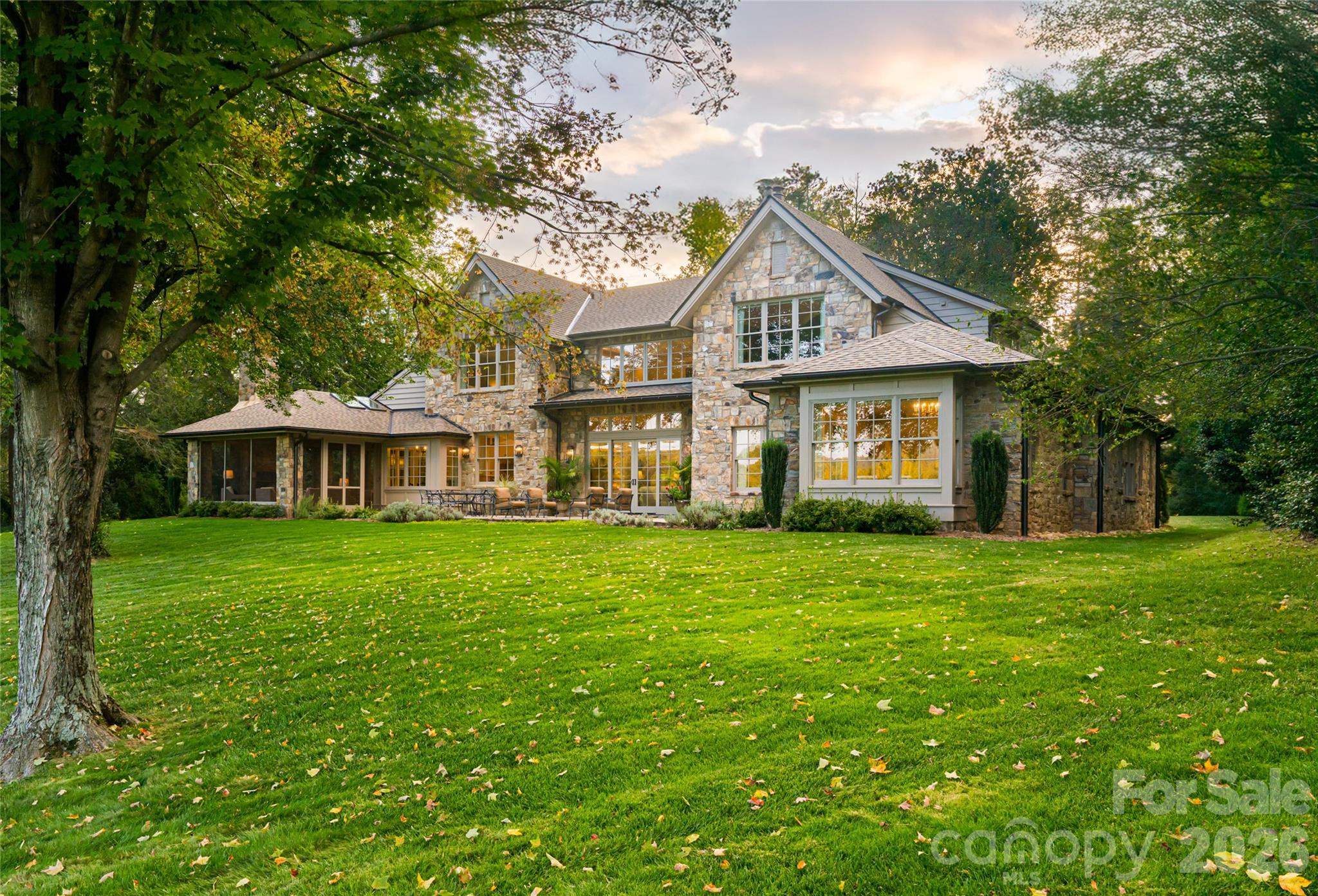 402 Vanderbilt Road — Asheville