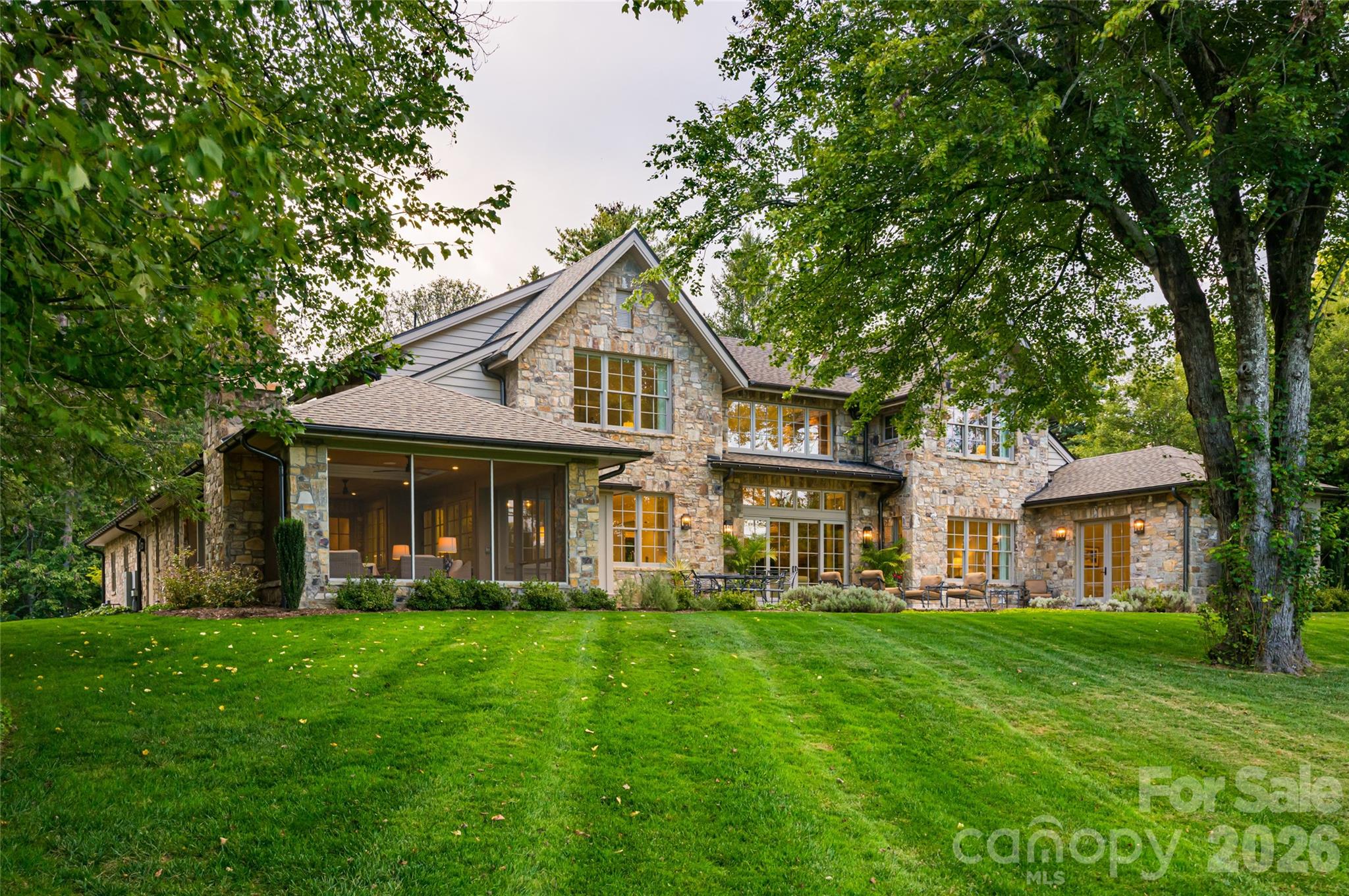 402 Vanderbilt Road — Asheville