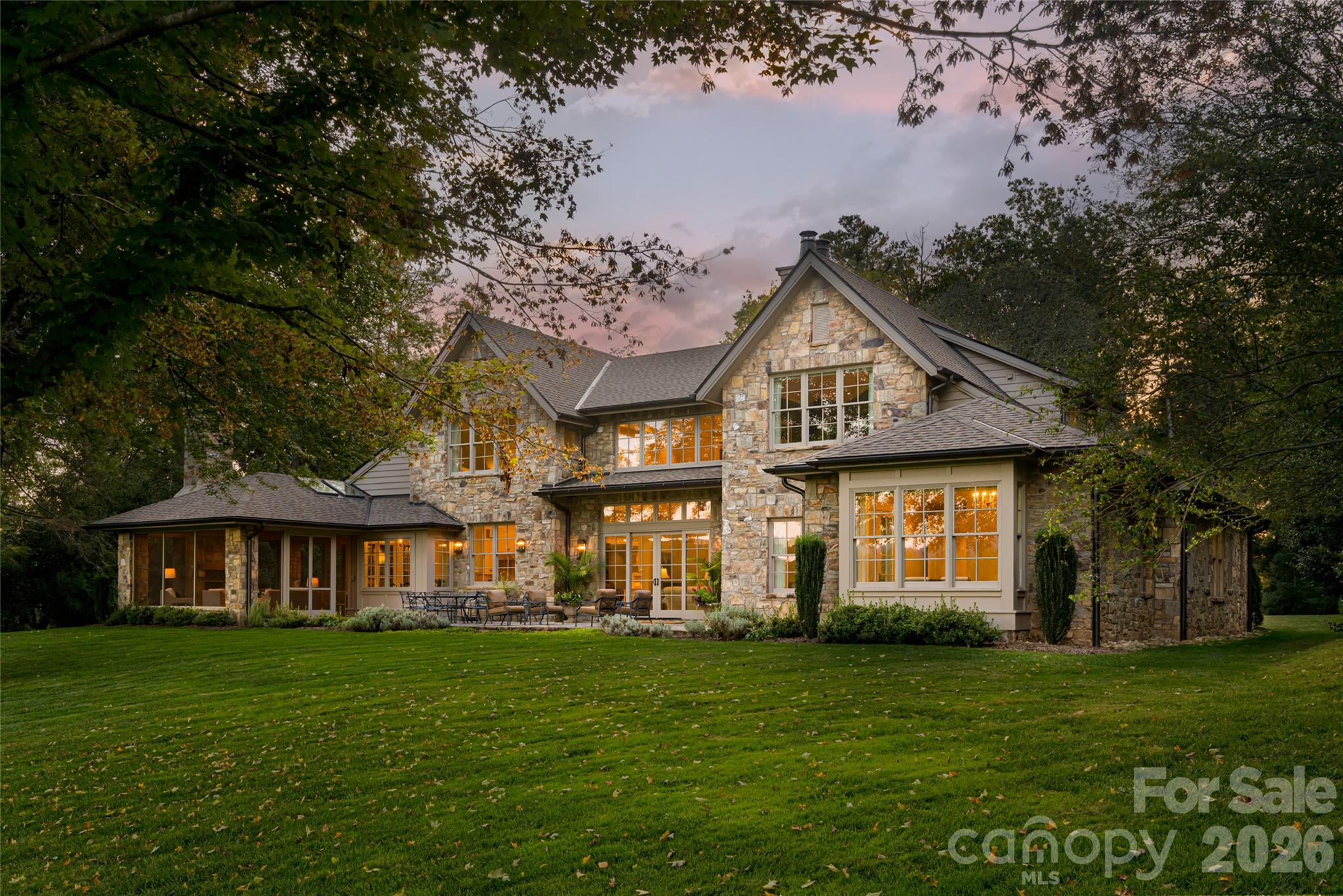 402 Vanderbilt Road — Asheville