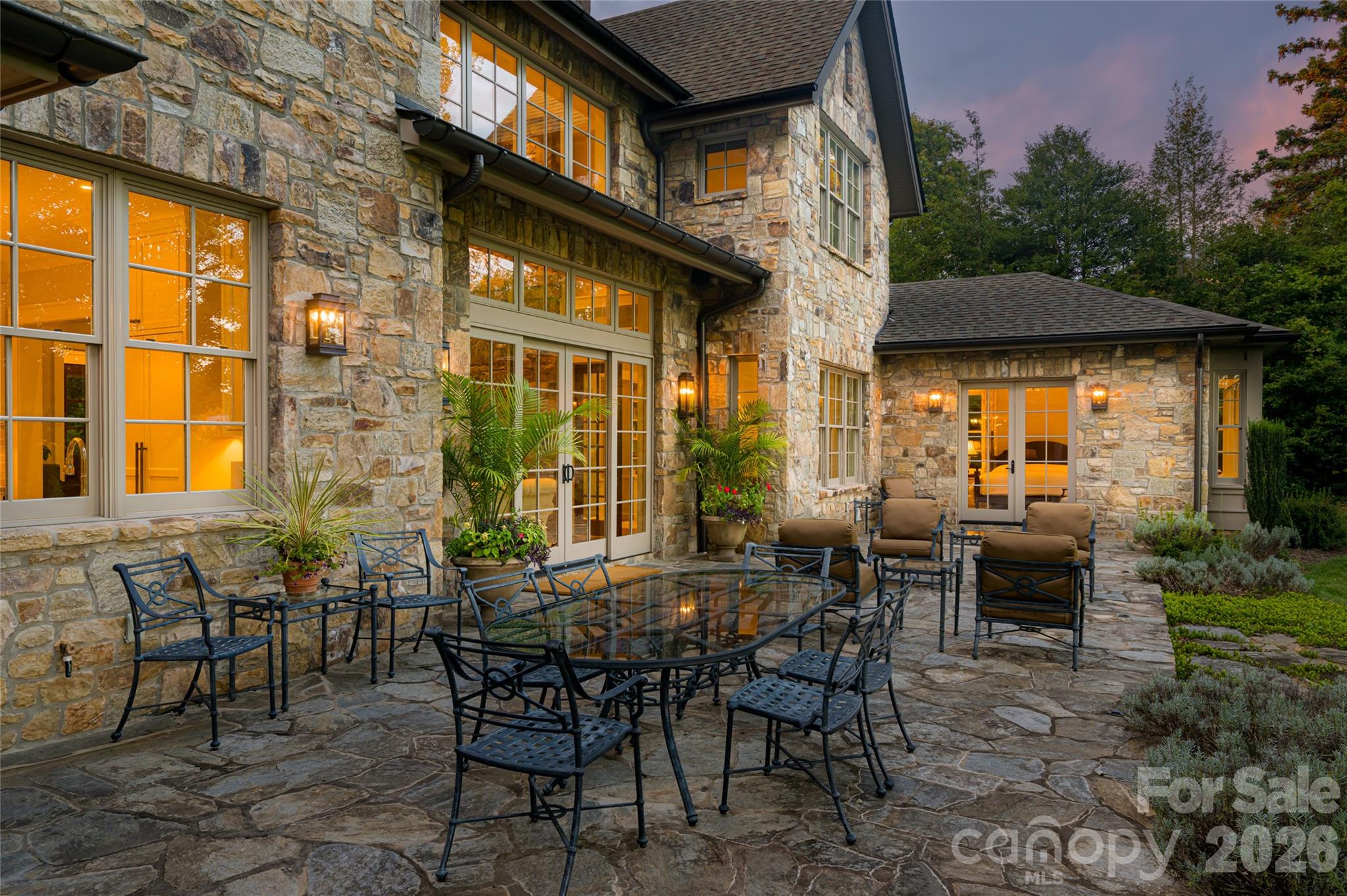 402 Vanderbilt Road — Asheville