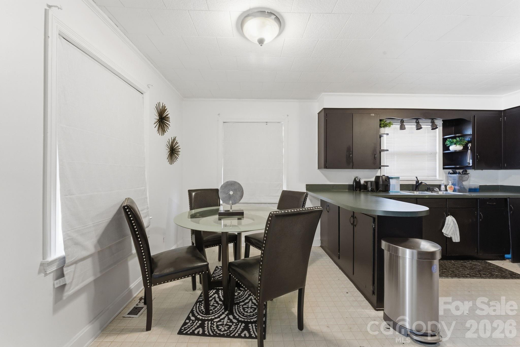 802 Chesterfield Avenue — Lancaster