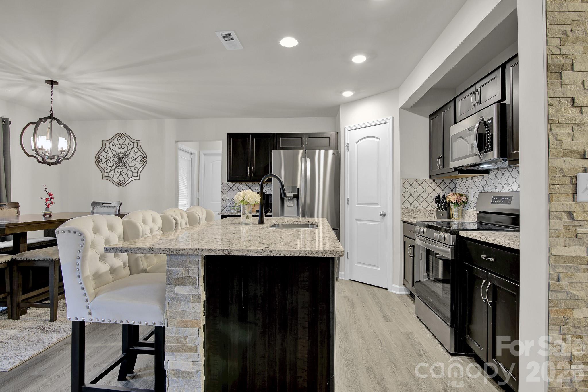 865 Old Linwood Road — Lexington