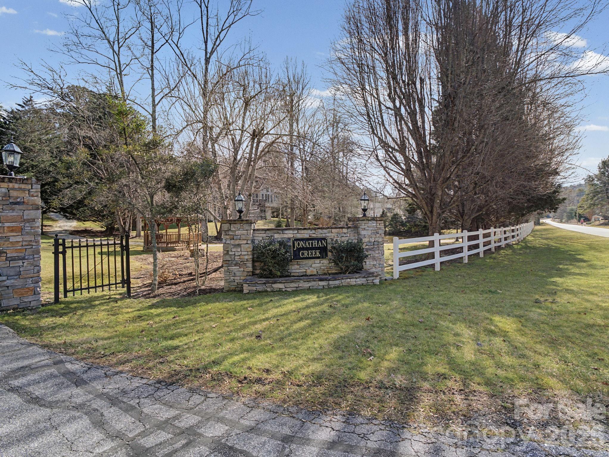 220 Jonathan Creek Drive — Etowah
