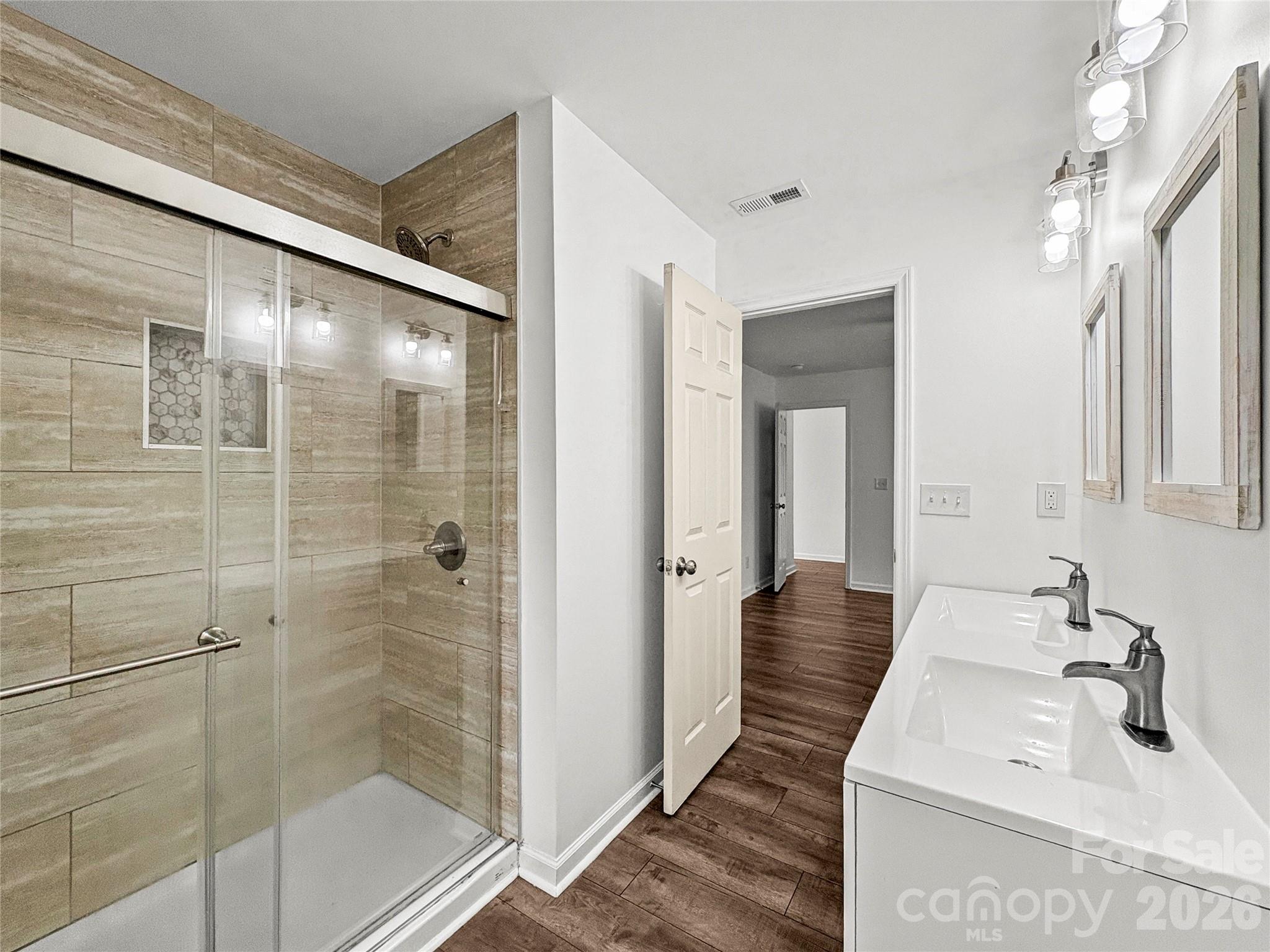 1096 12th Avenue NW — Hickory