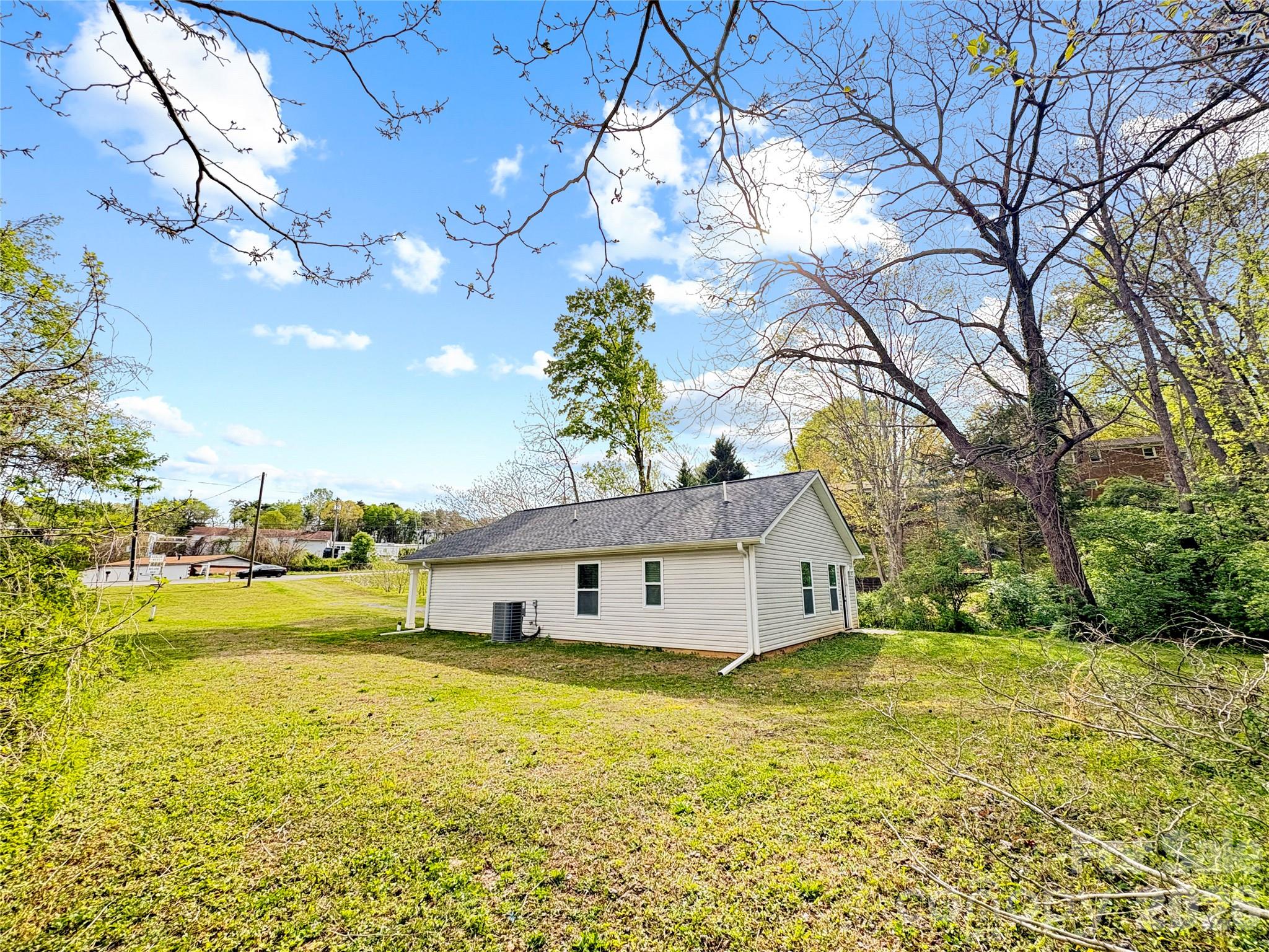 1096 12th Avenue NW — Hickory