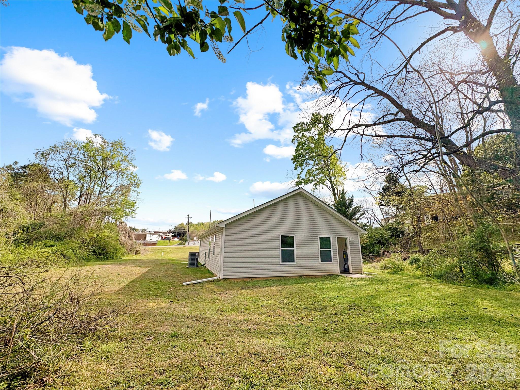 1096 12th Avenue NW — Hickory
