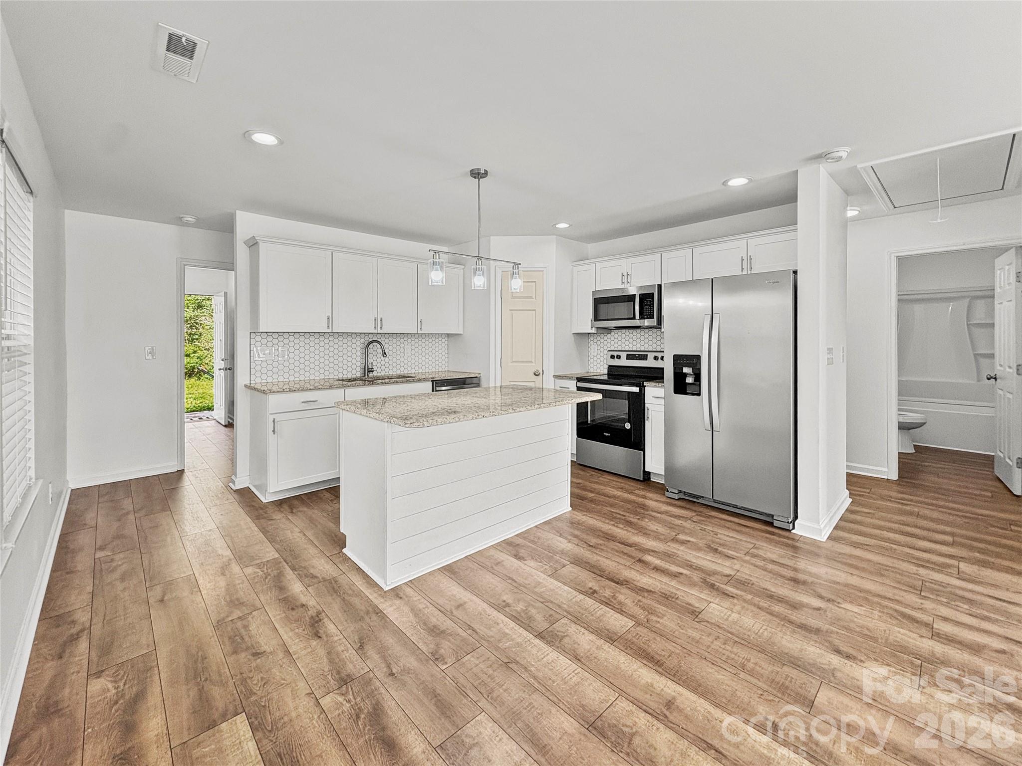 1096 12th Avenue NW — Hickory