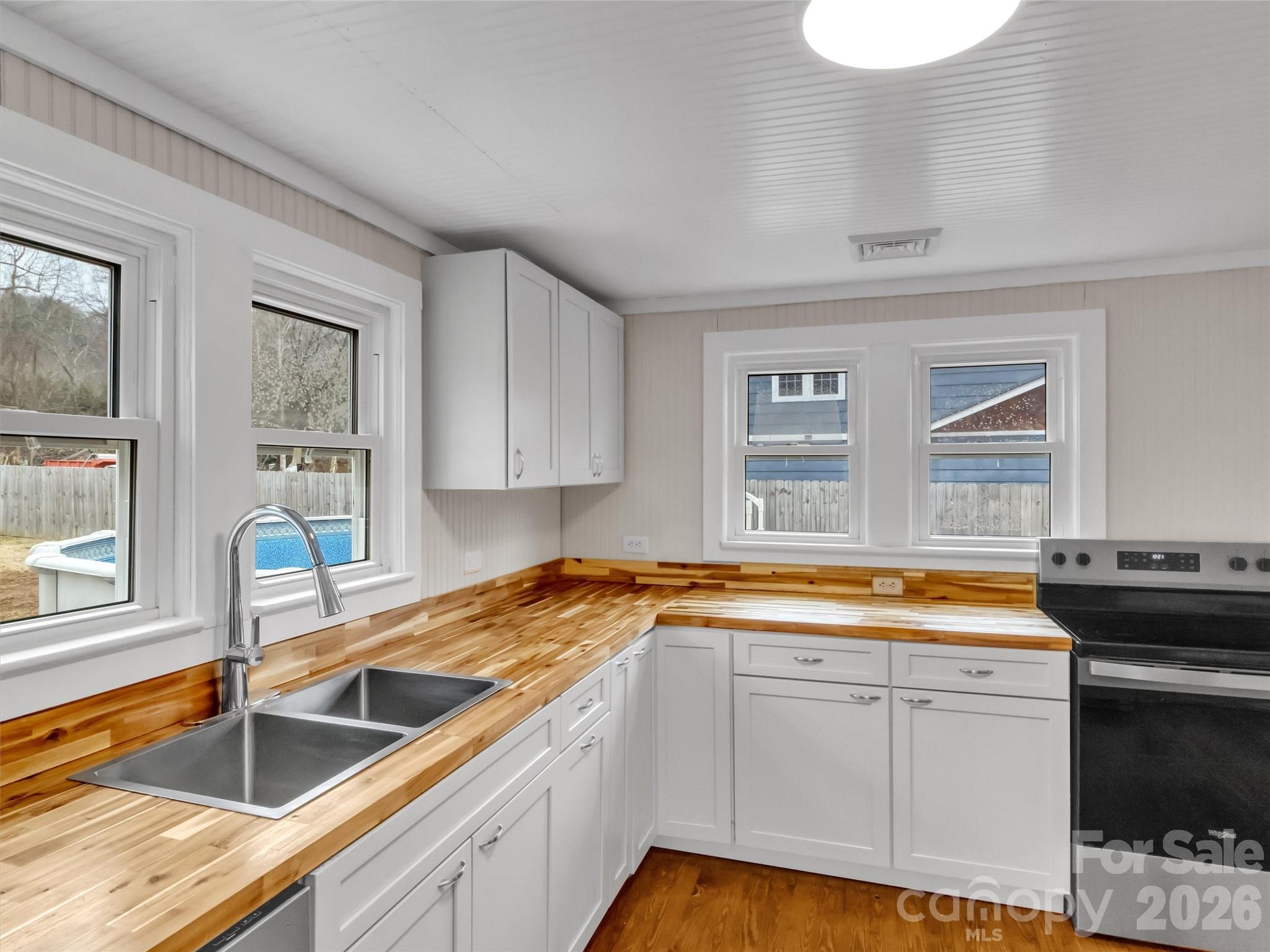 106 Long Street — Waynesville