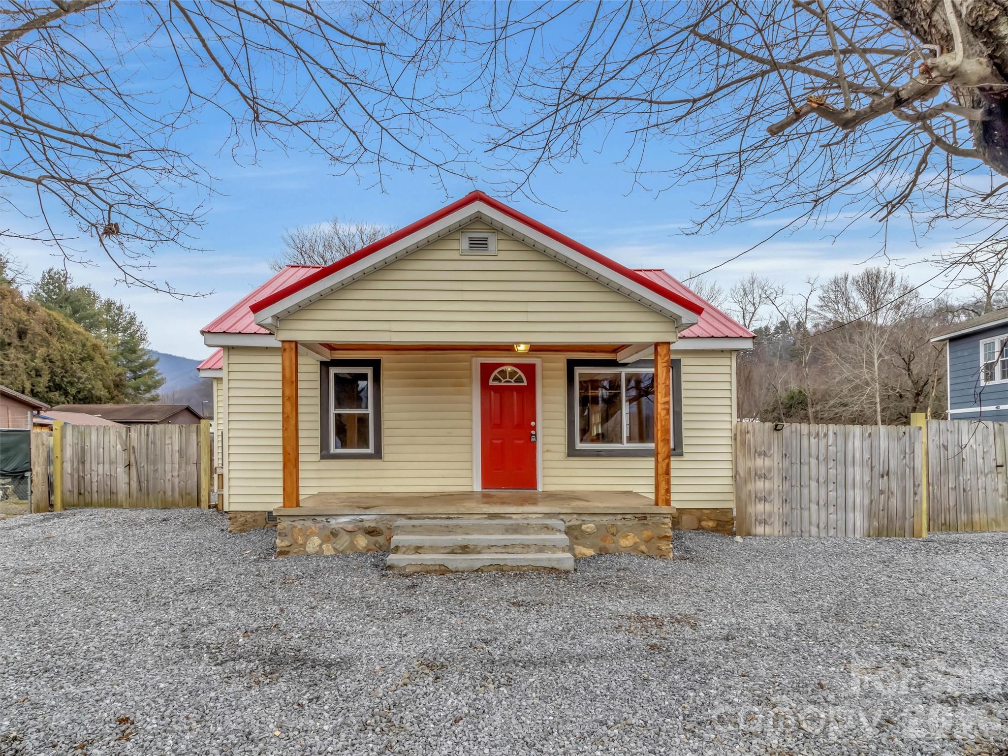 106 Long Street — Waynesville