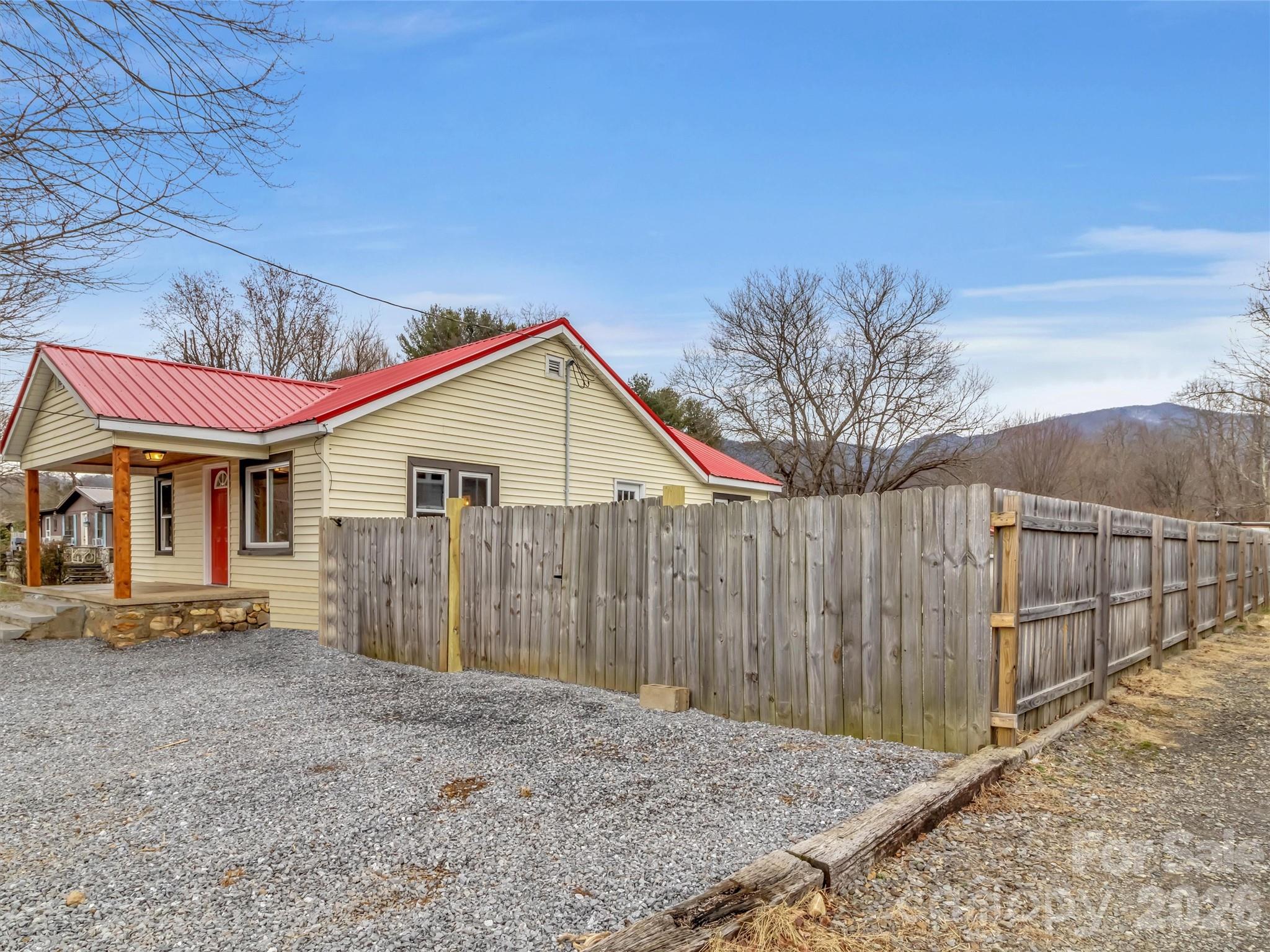 106 Long Street — Waynesville
