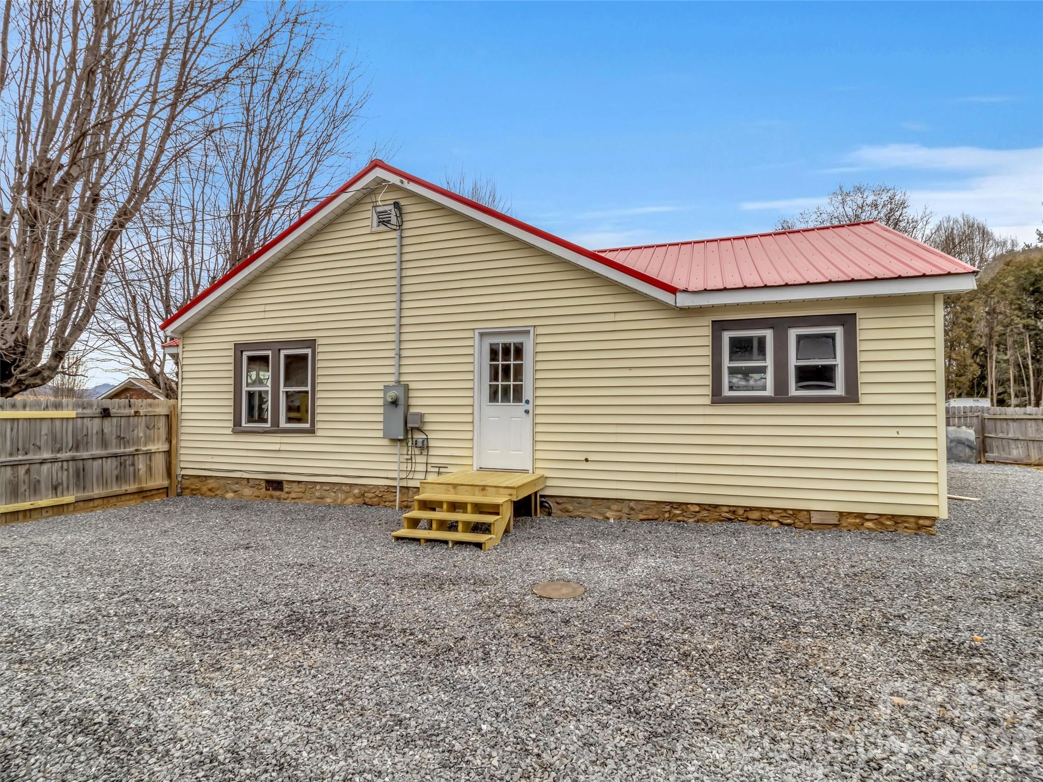 106 Long Street — Waynesville