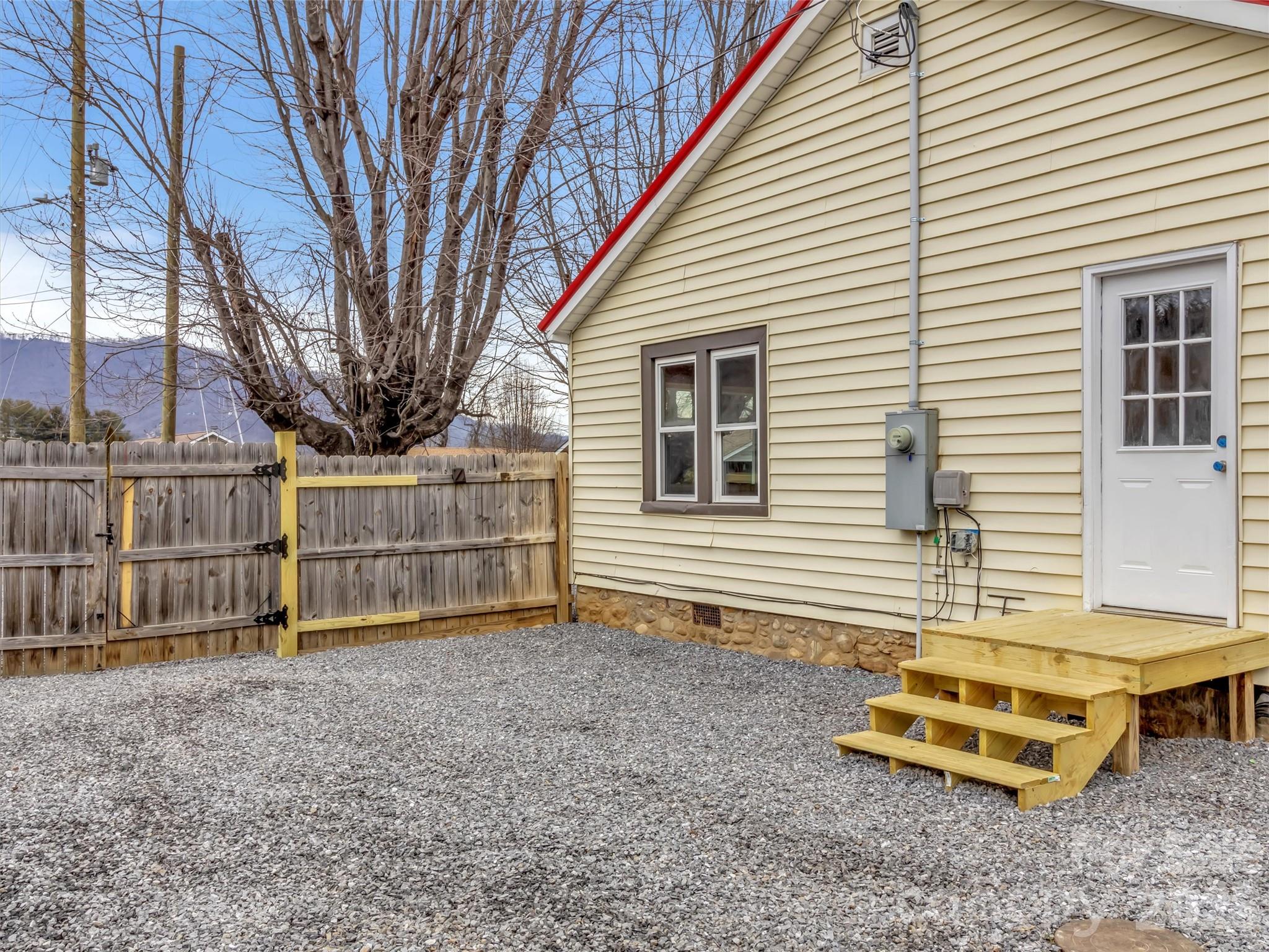 106 Long Street — Waynesville