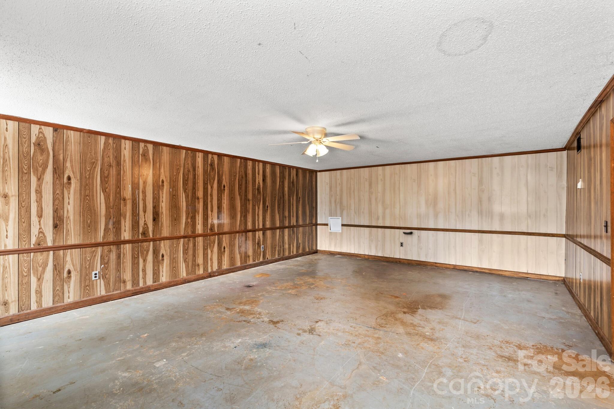 535 Log Barn Road — Salisbury