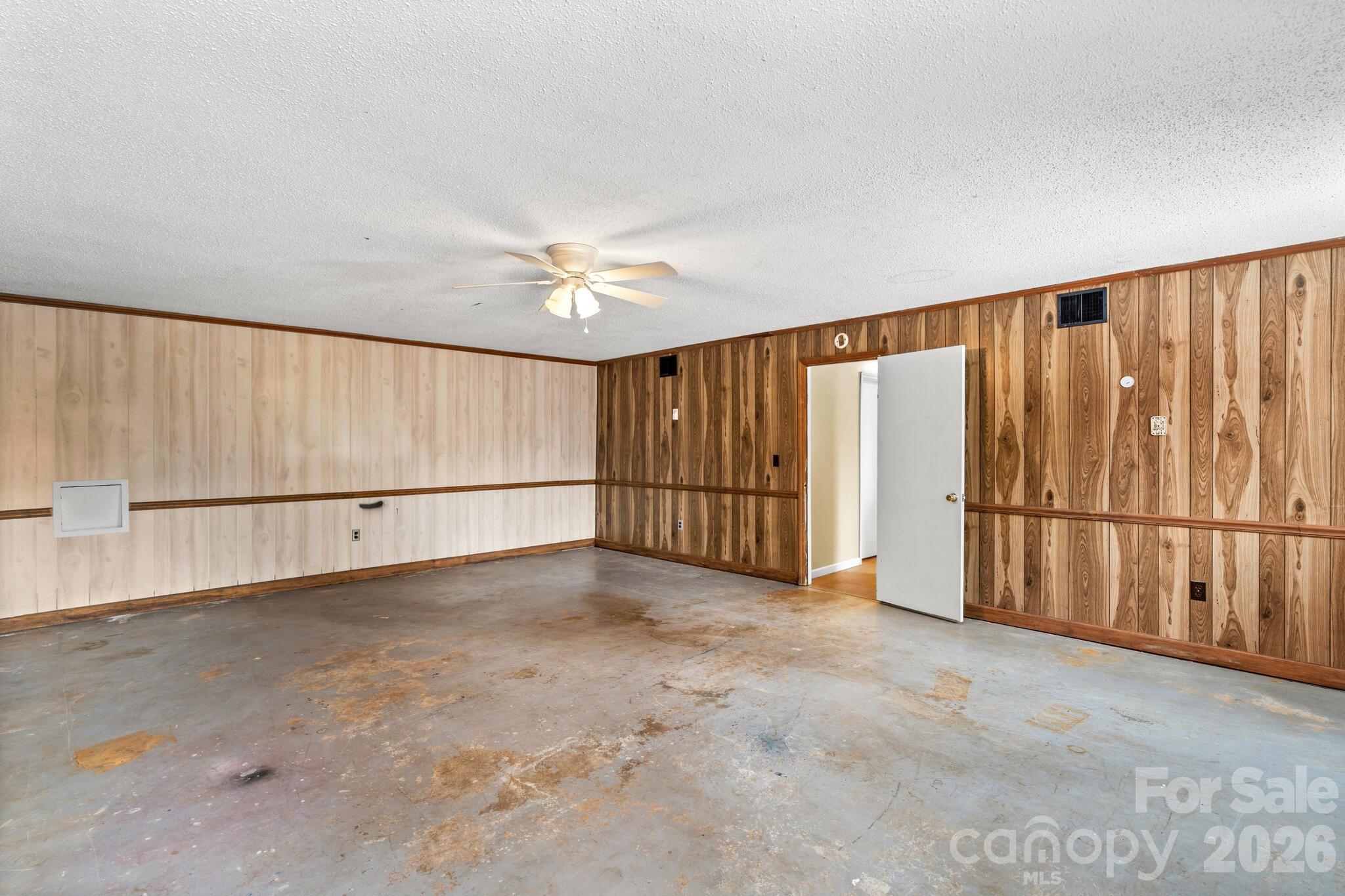 535 Log Barn Road — Salisbury