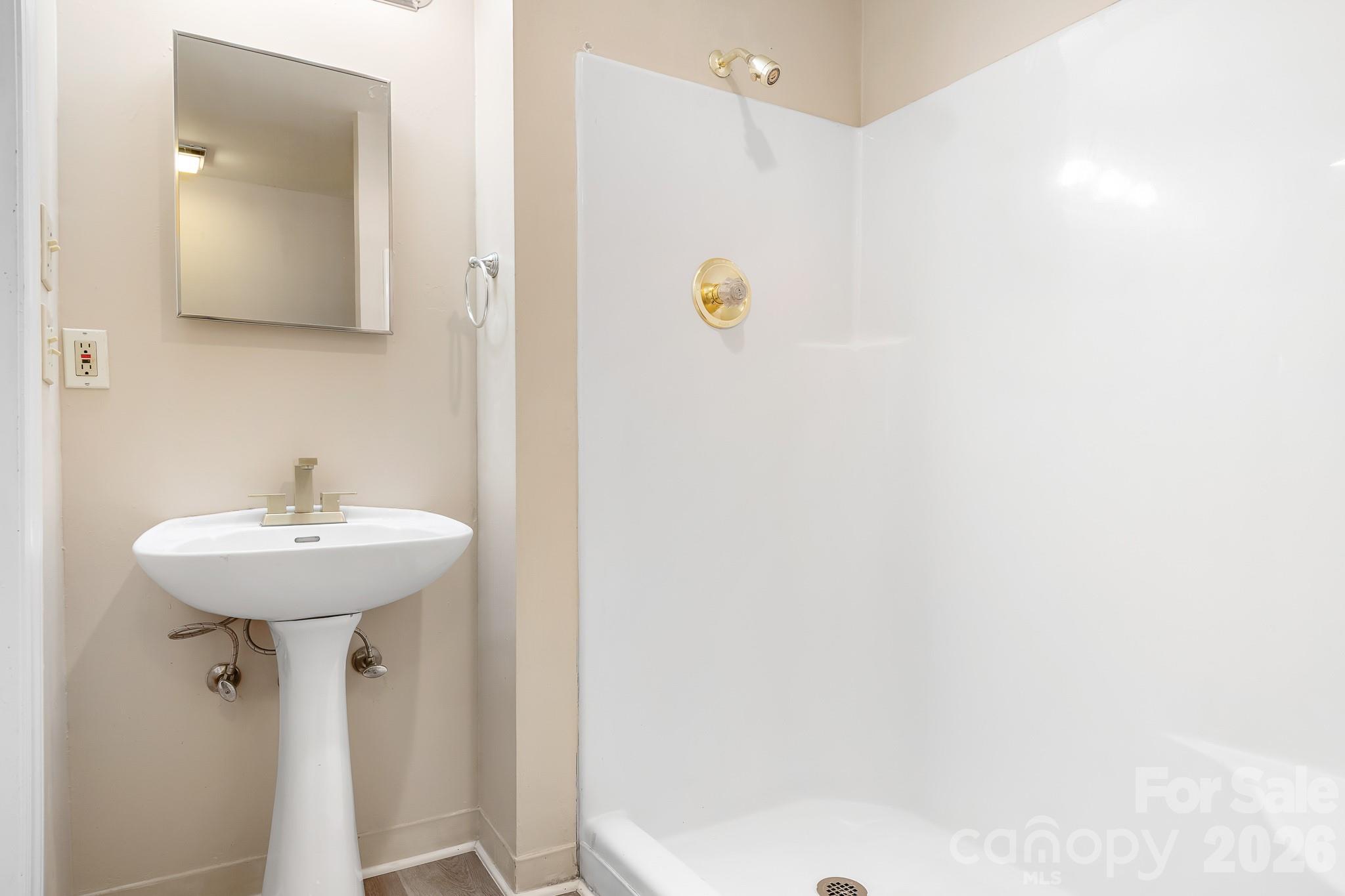 1126 Hanford Place NW — Concord