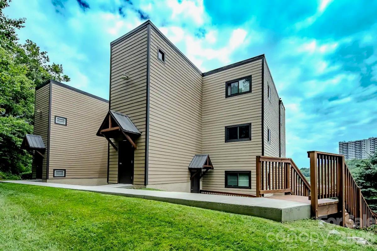 101 Sugar Ski Drive — Sugar Mountain