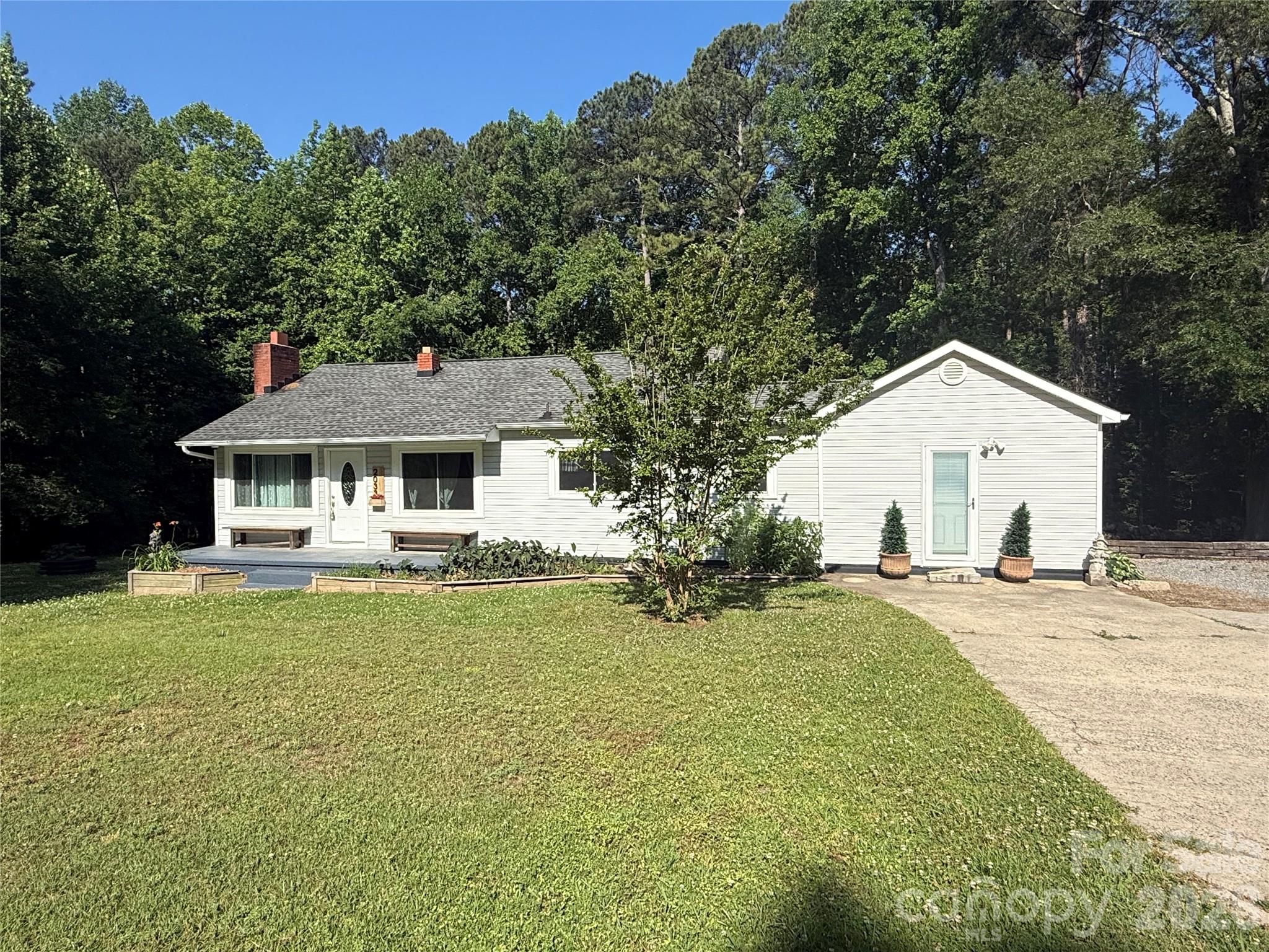 2033 Puetts Chapel Road — Bessemer City