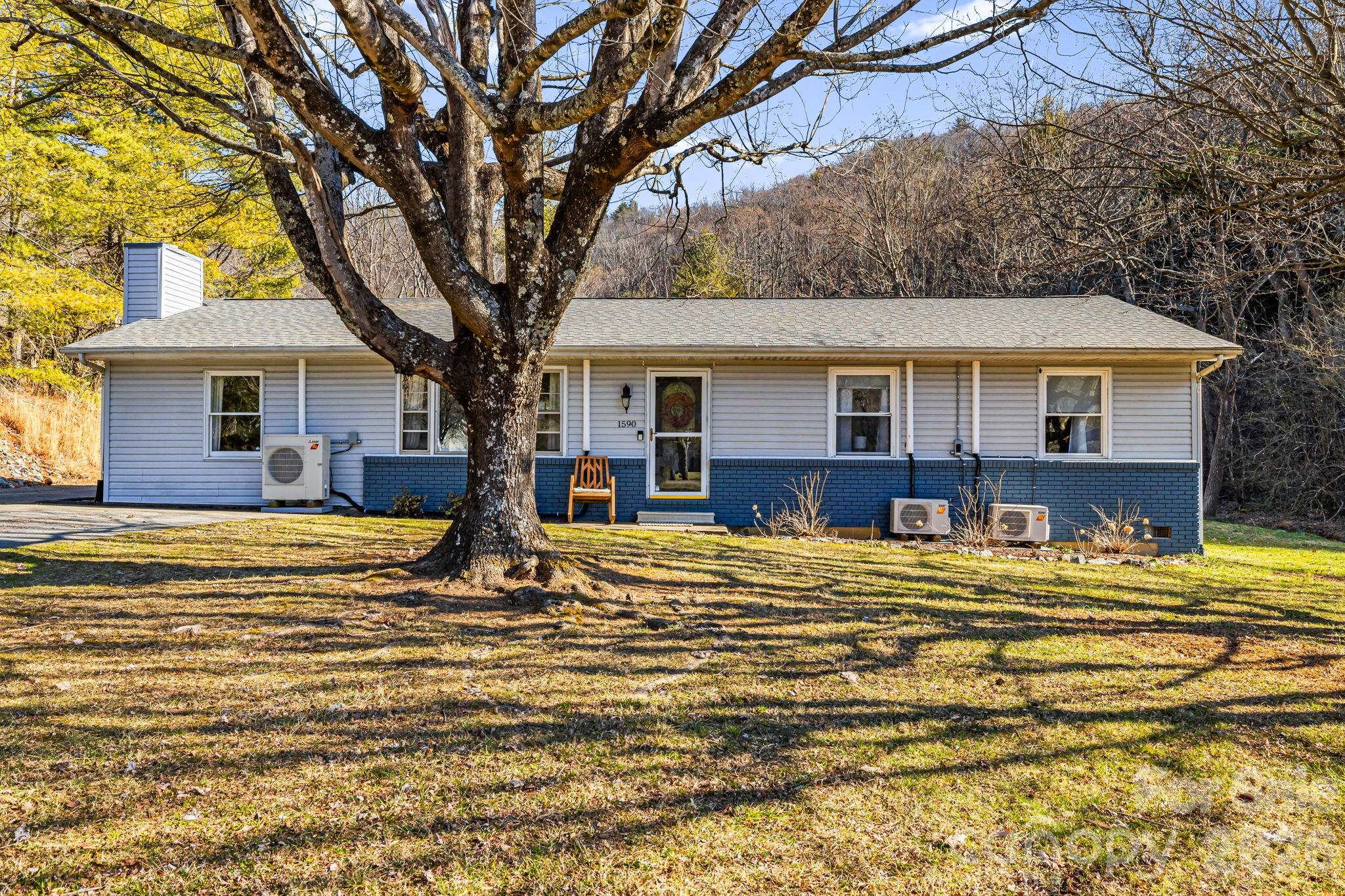 1590 Bruce Road — Mars Hill