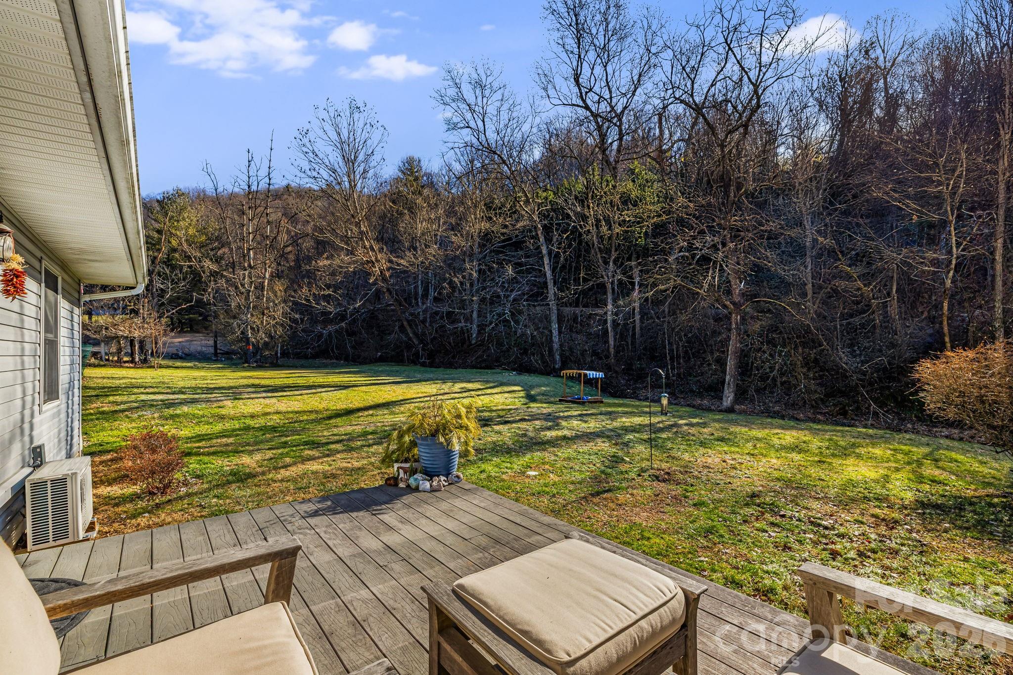 1590 Bruce Road — Mars Hill