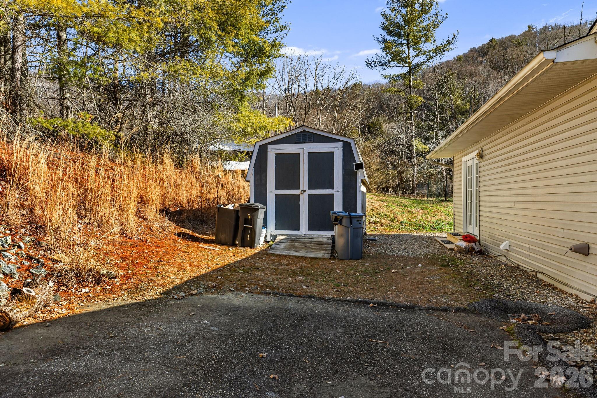 1590 Bruce Road — Mars Hill