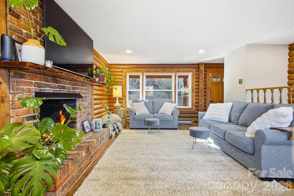 34 Greenbriar Road — Black Mountain