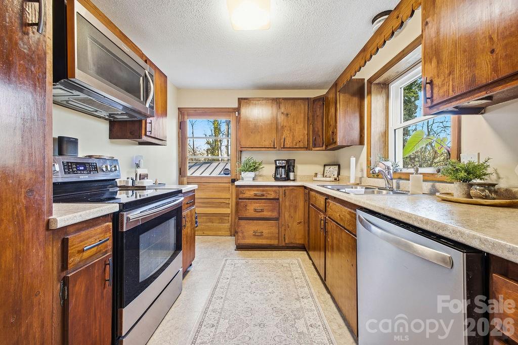 34 Greenbriar Road — Black Mountain