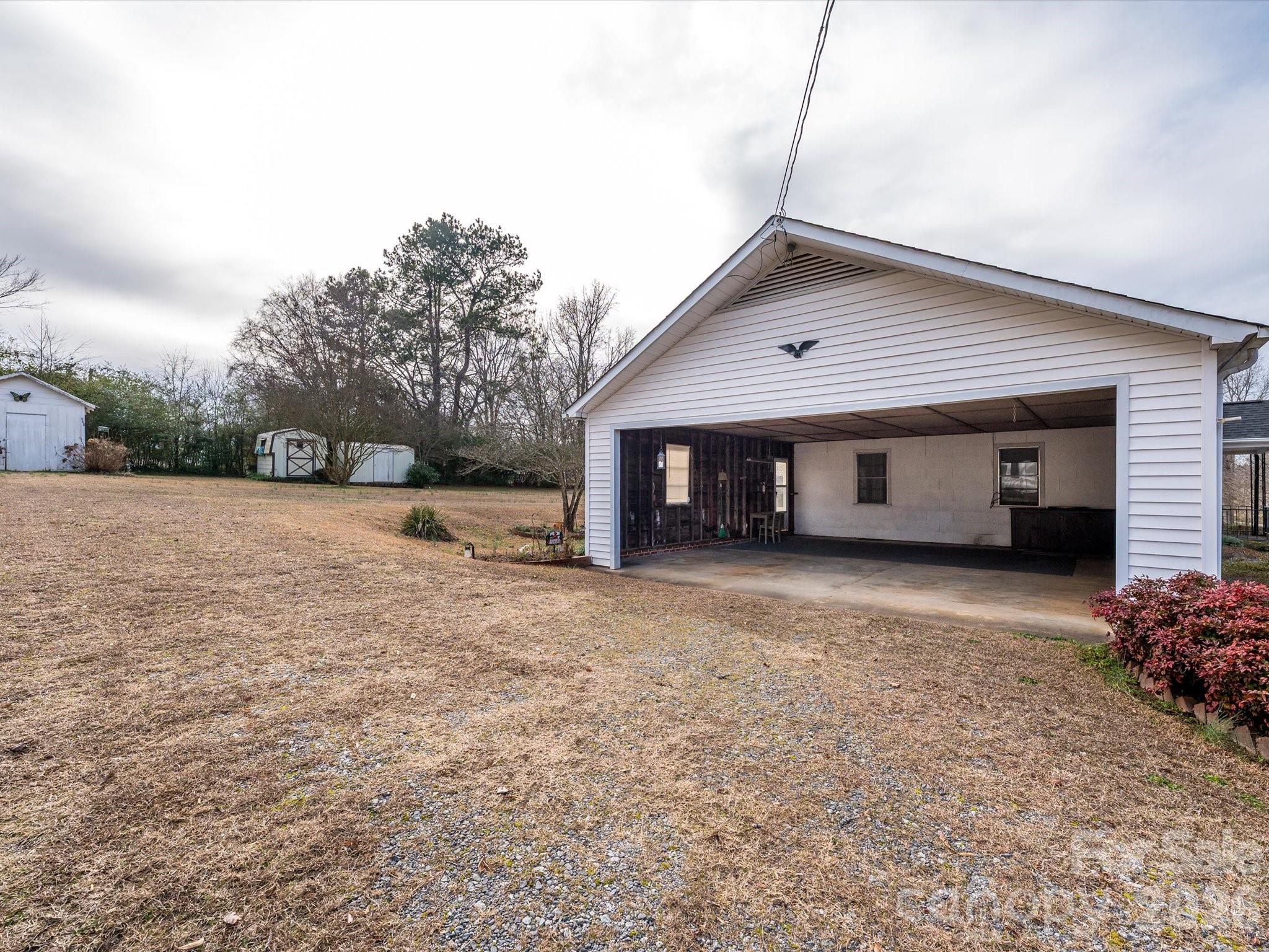 968 Hampton Grace Avenue — Lancaster