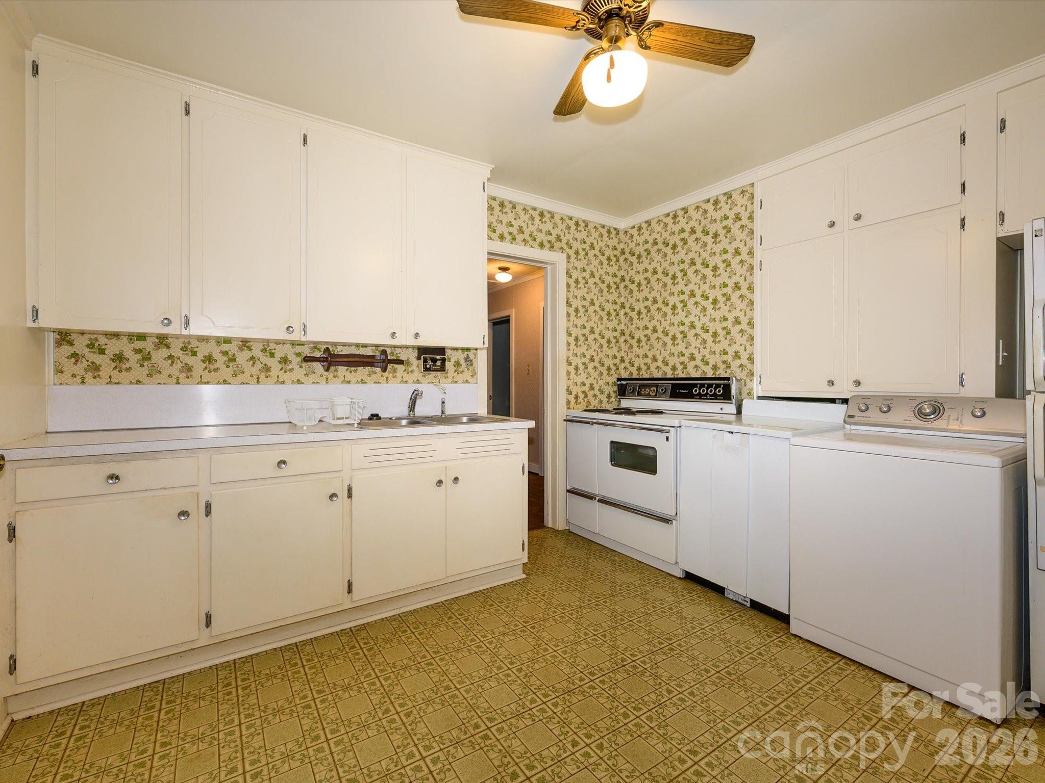 968 Hampton Grace Avenue — Lancaster