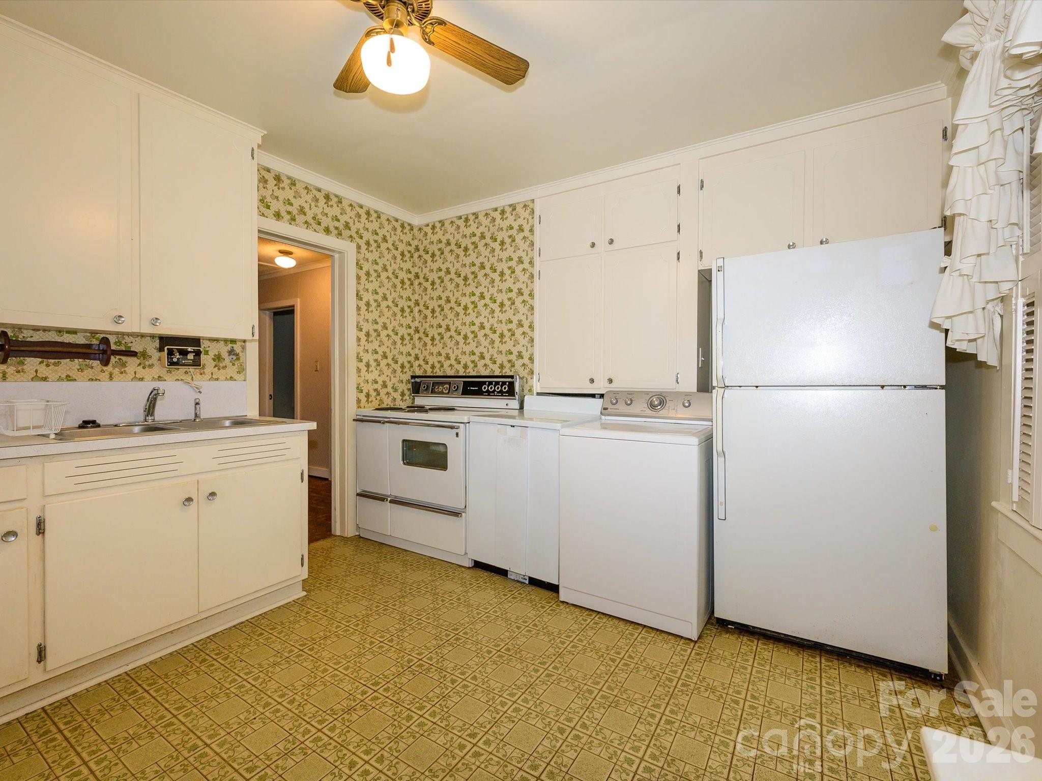 968 Hampton Grace Avenue — Lancaster