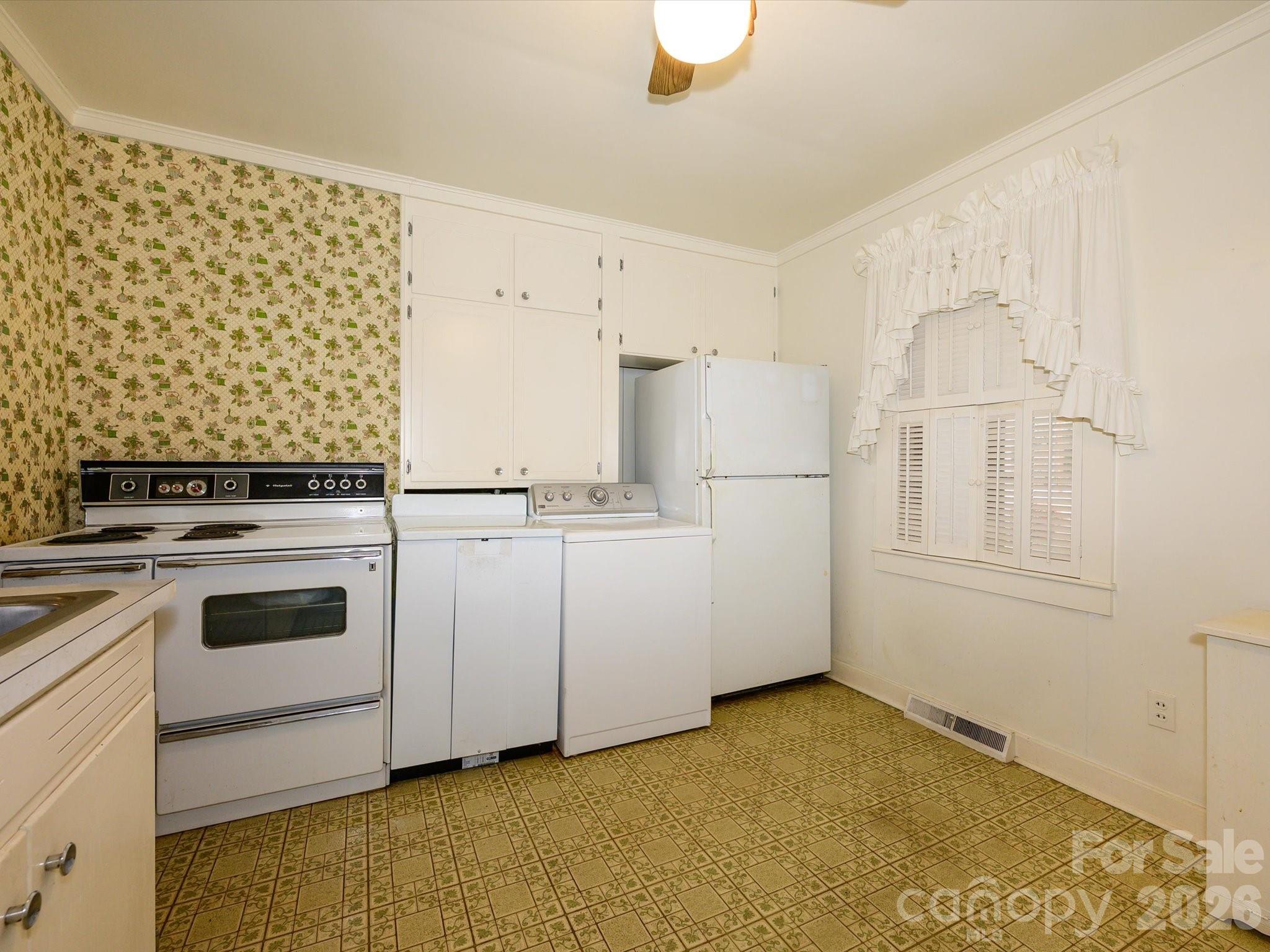 968 Hampton Grace Avenue — Lancaster