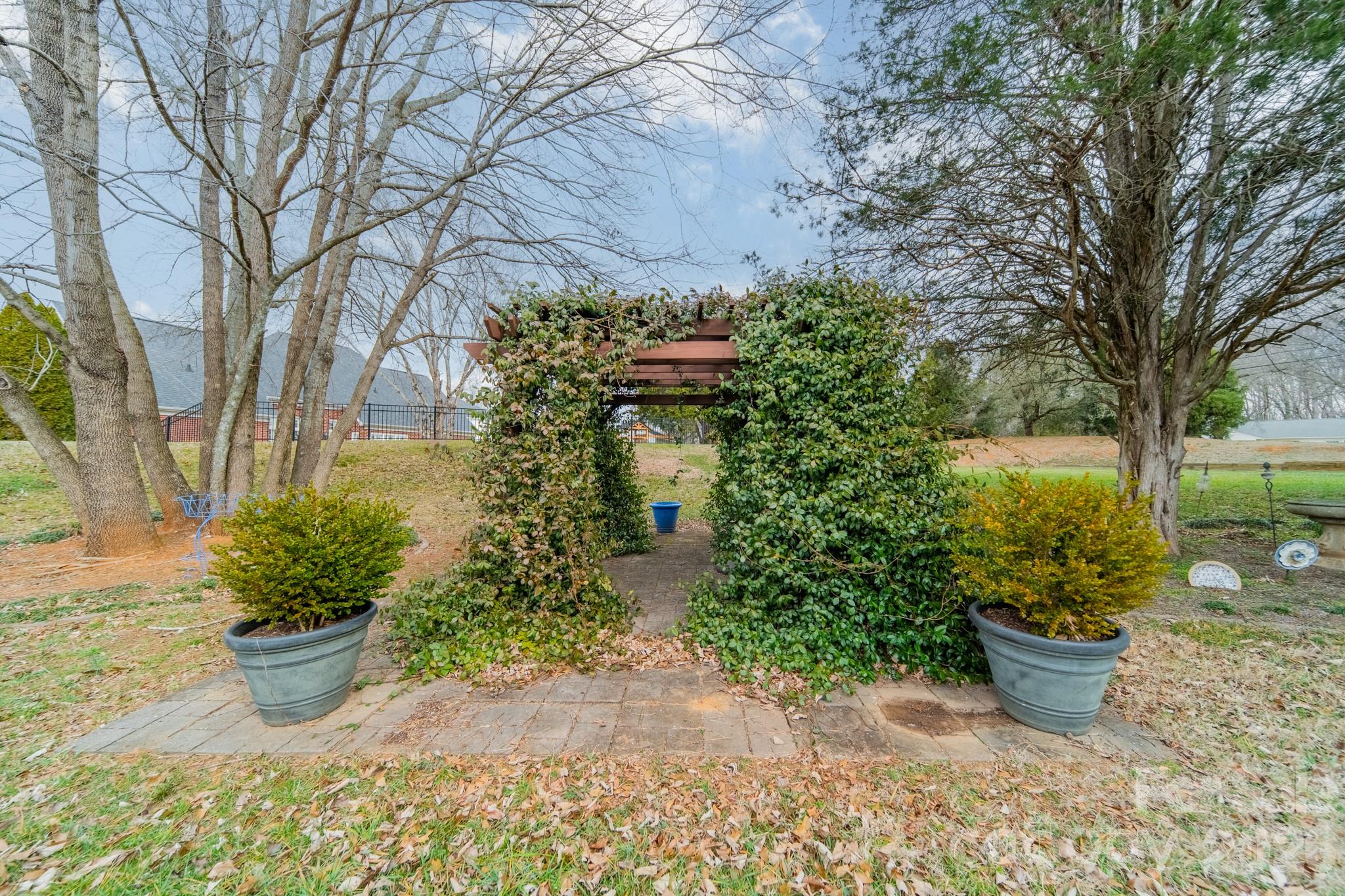 4006 Belle Meade Circle — Belmont