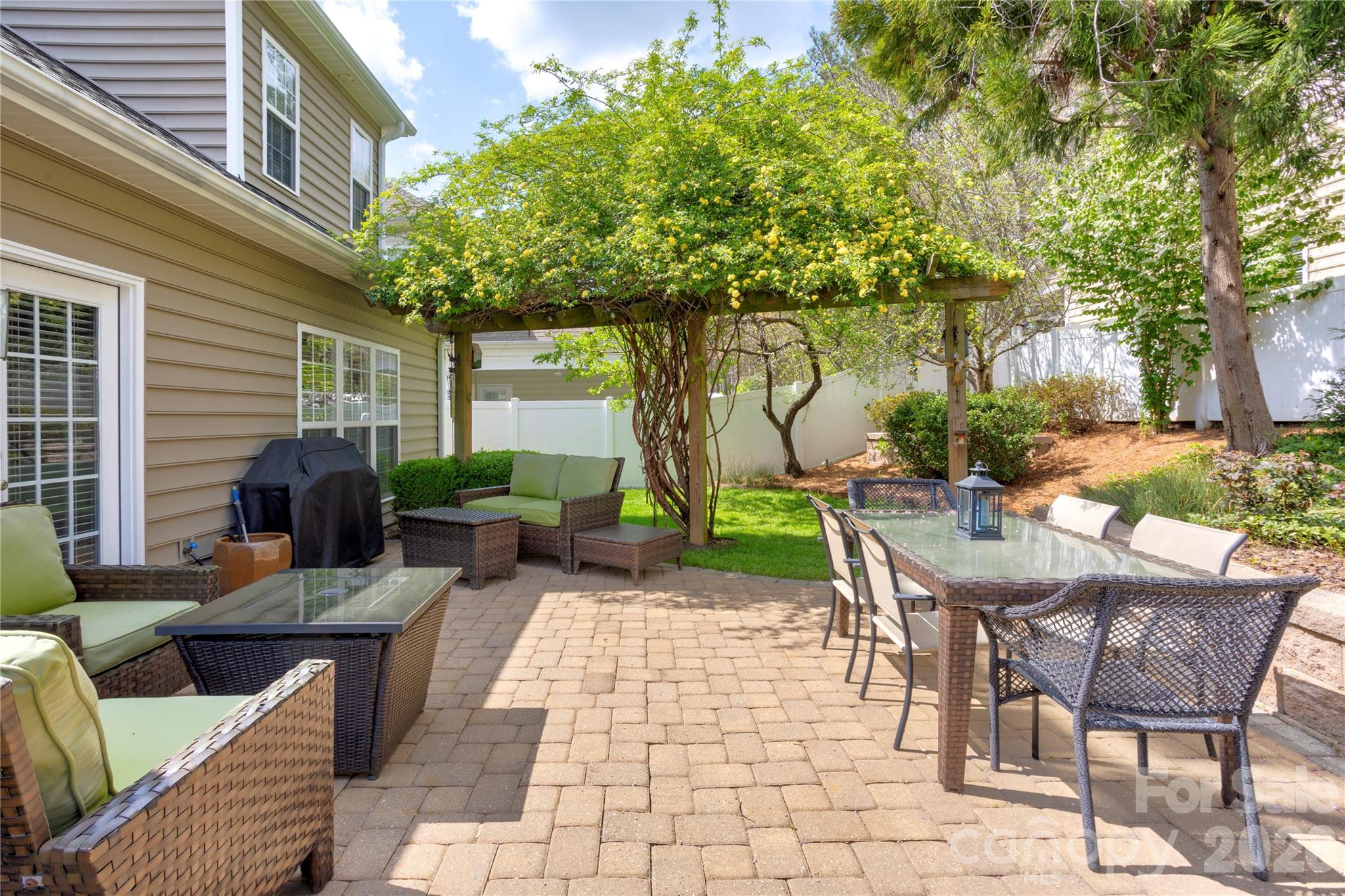 2663 Danbury Circle NW — Concord