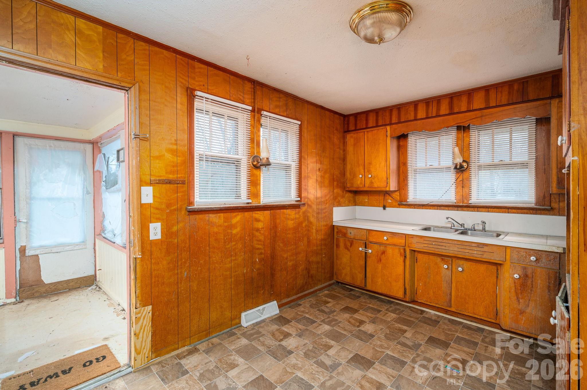 2784 E Nc 27 Highway — Lincolnton