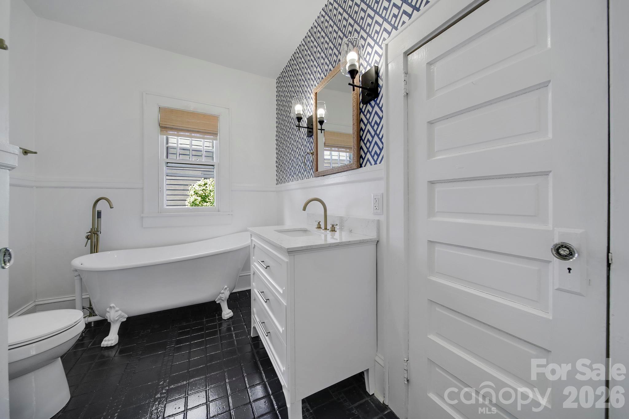 1638 Longfellow Street — Charlotte