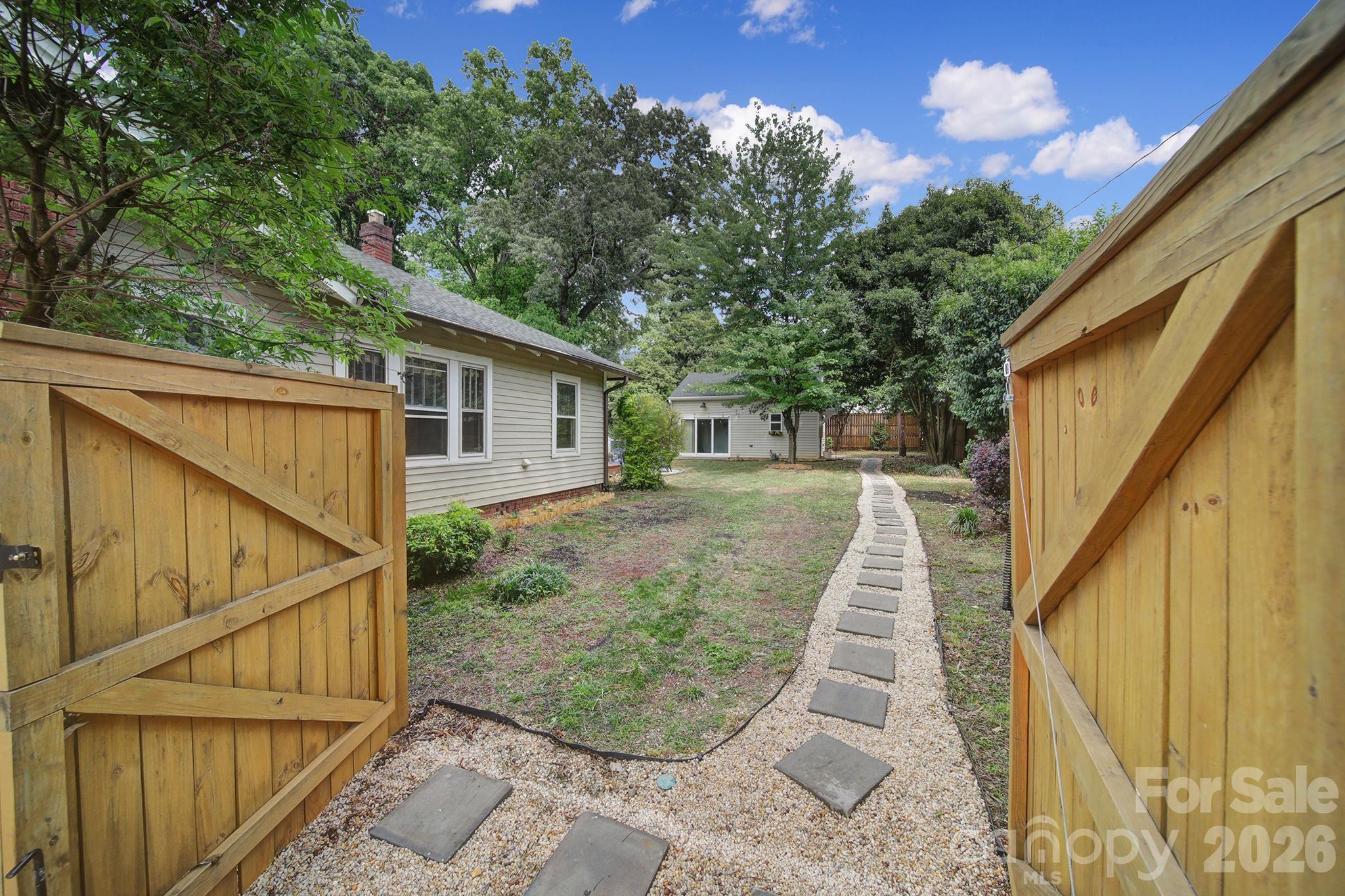 1638 Longfellow Street — Charlotte