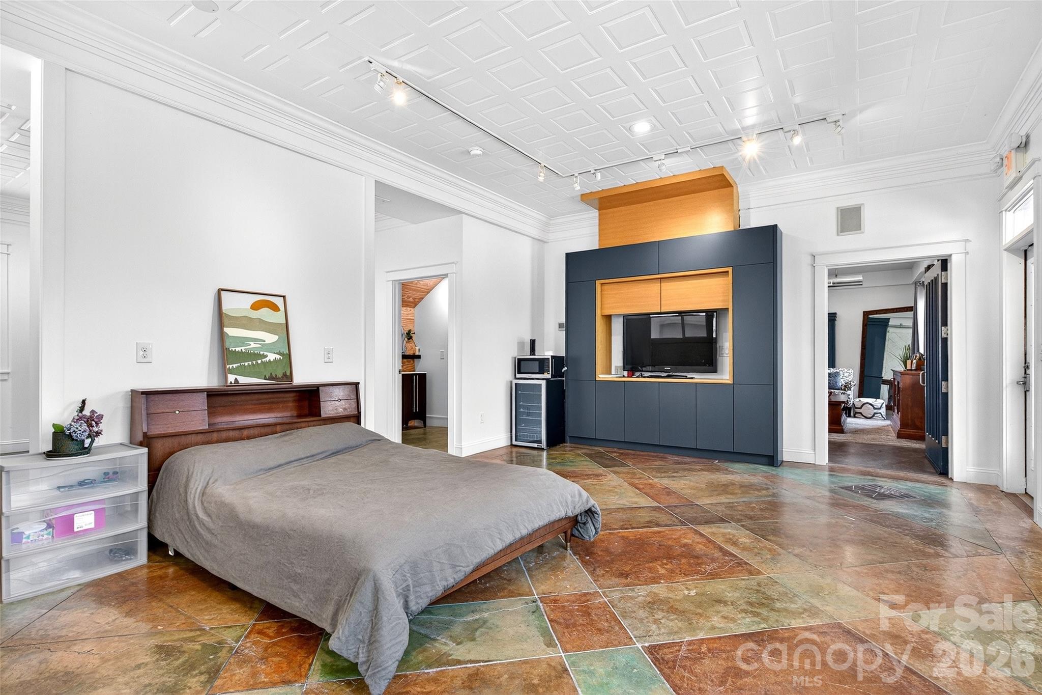 626 Old Lytle Cove Road — Swannanoa
