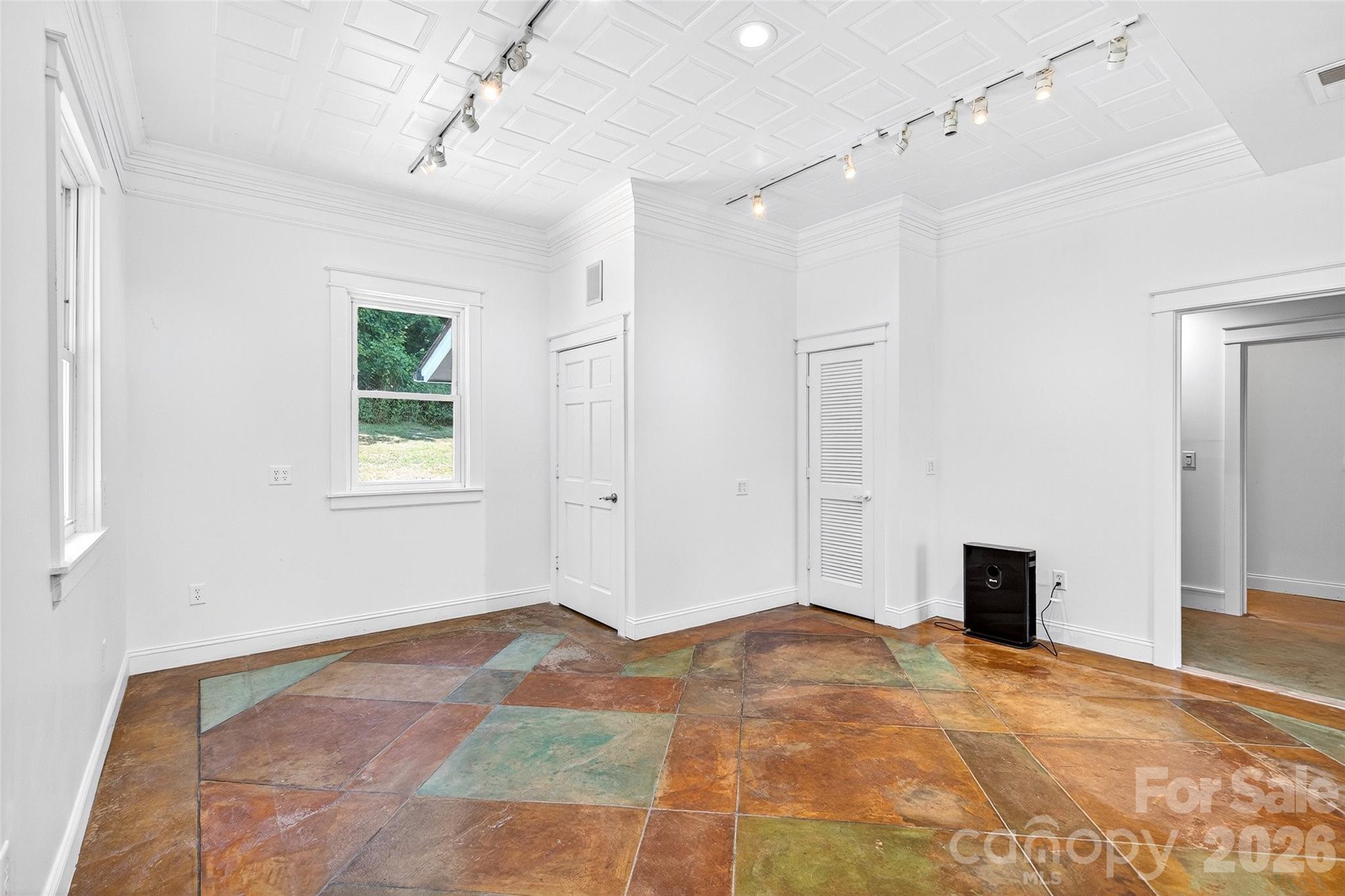 626 Old Lytle Cove Road — Swannanoa