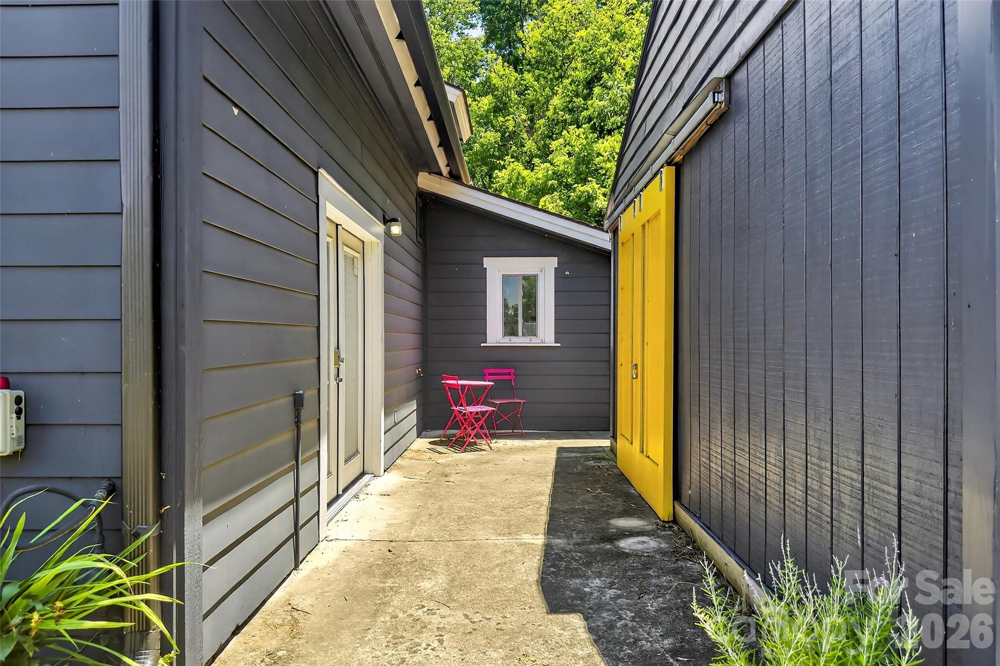 626 Old Lytle Cove Road — Swannanoa