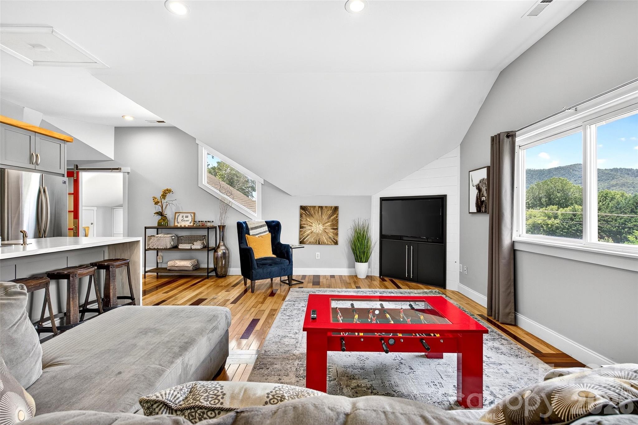 626 Old Lytle Cove Road — Swannanoa