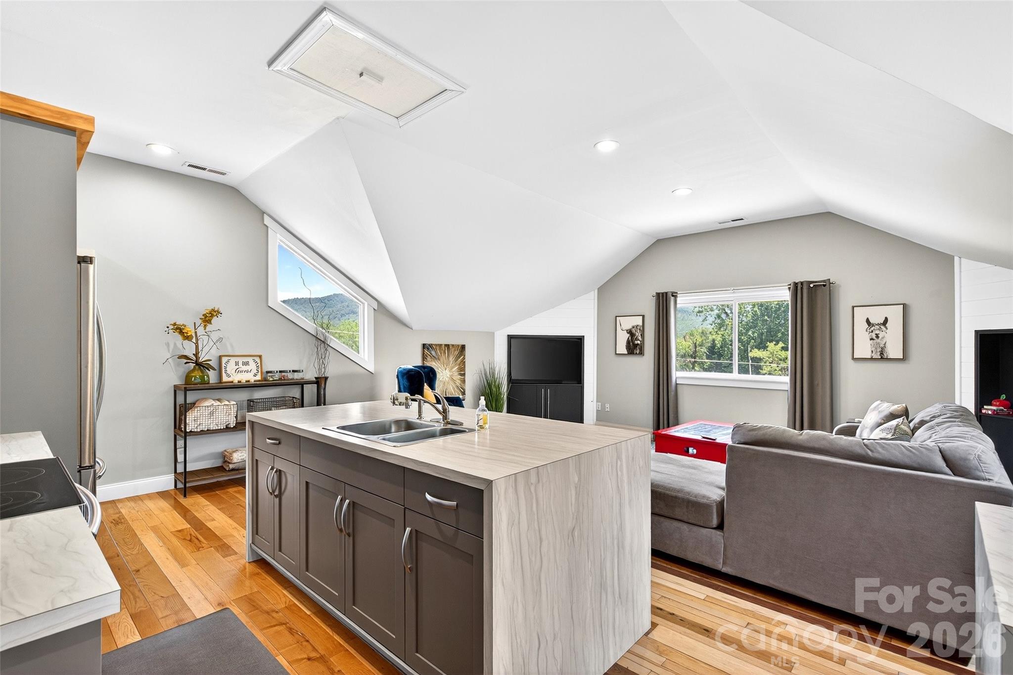 626 Old Lytle Cove Road — Swannanoa