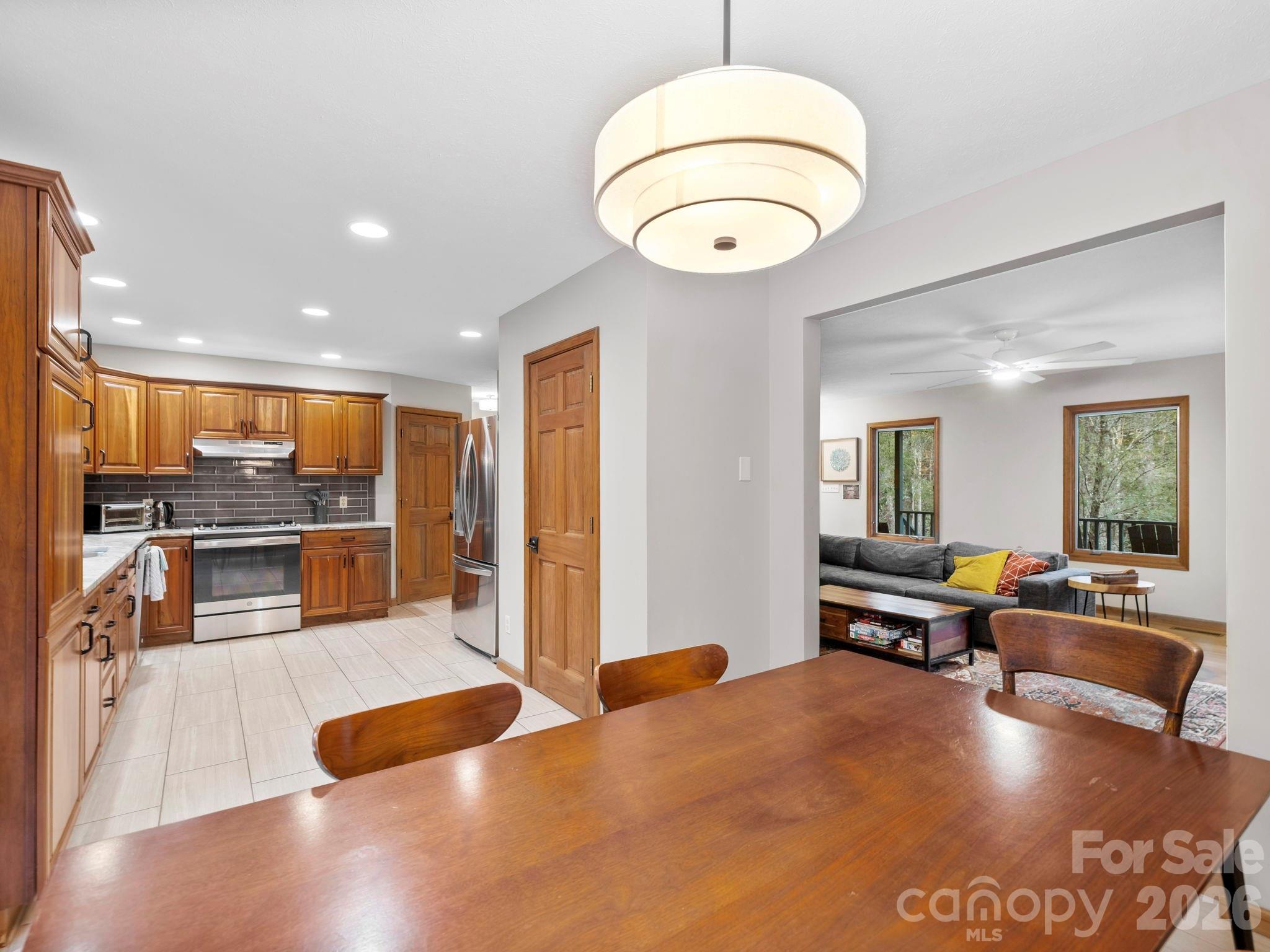 581 Hubbard Hollow Road — Rosman