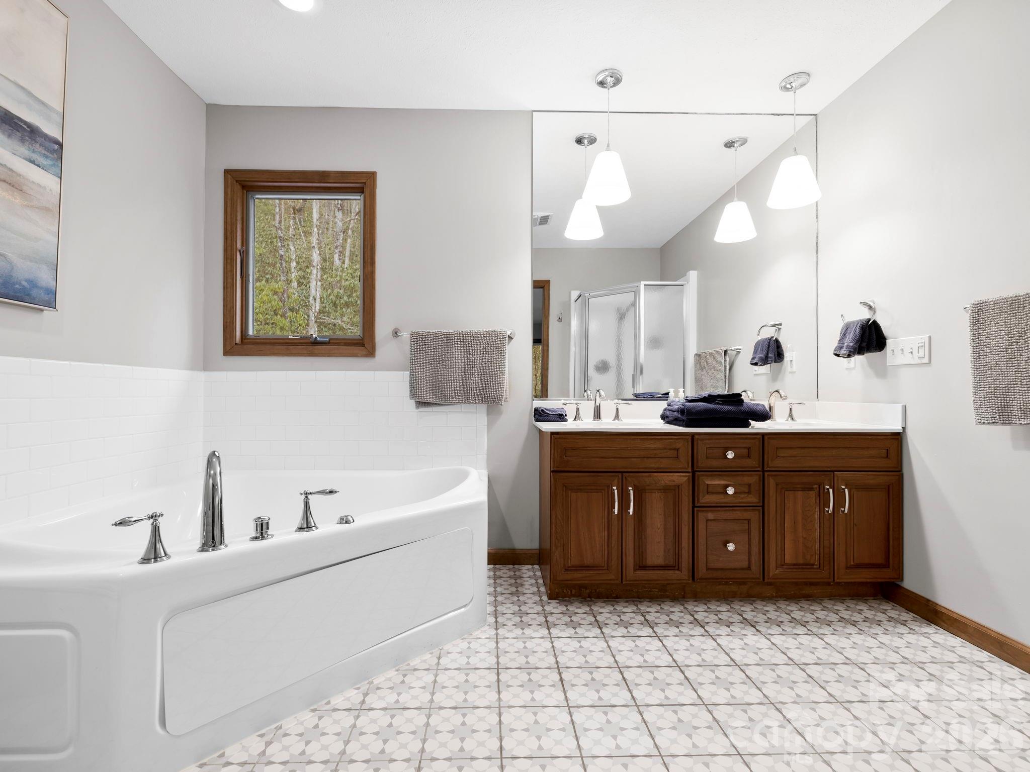 581 Hubbard Hollow Road — Rosman