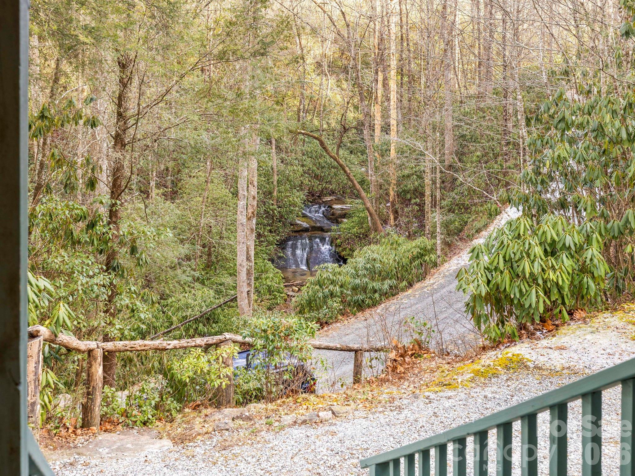 581 Hubbard Hollow Road — Rosman