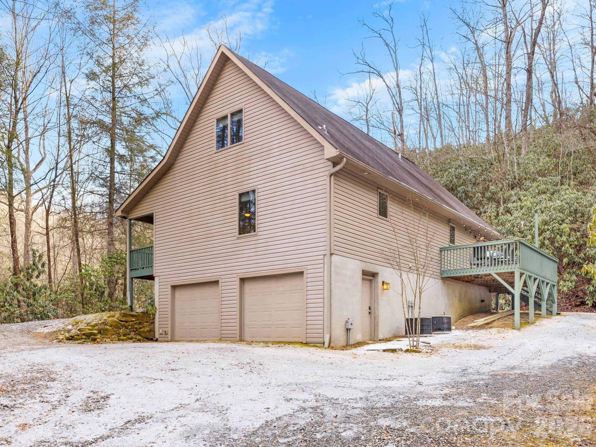 581 Hubbard Hollow Road — Rosman