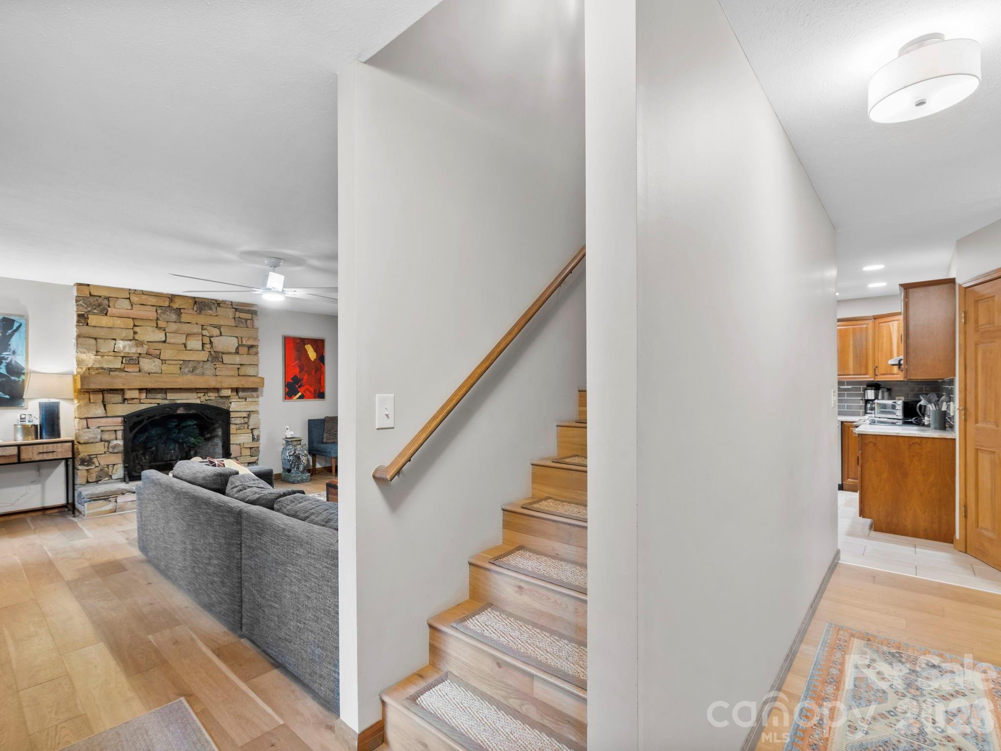581 Hubbard Hollow Road — Rosman