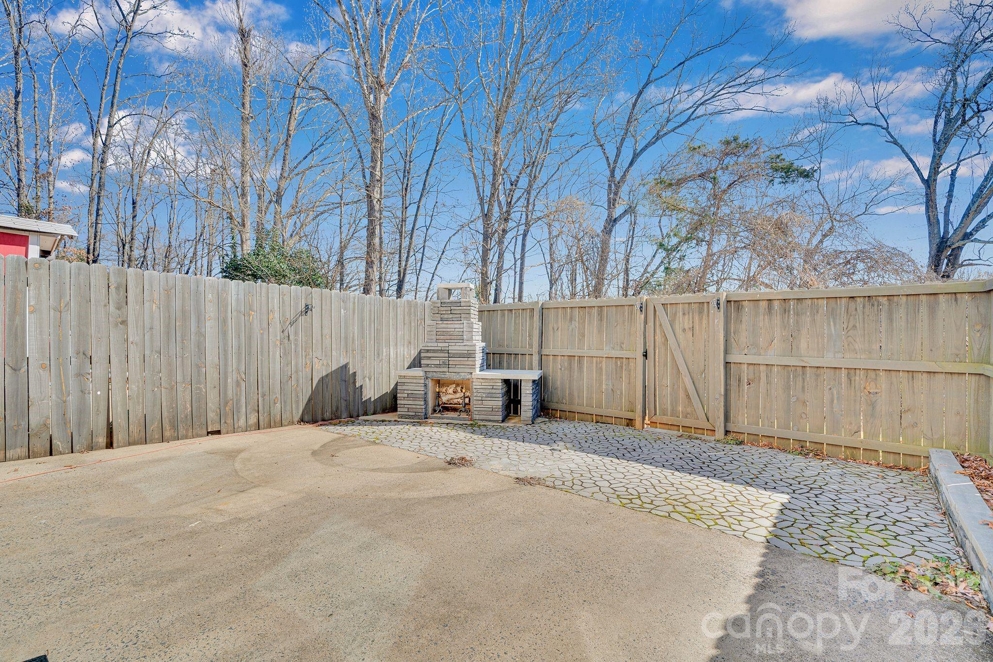 8308 Knights Bridge Road — Charlotte