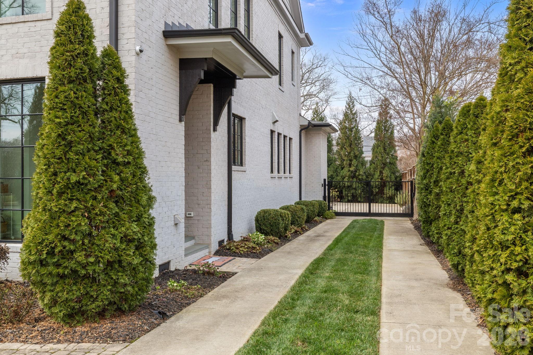 1344 Biltmore Drive — Charlotte
