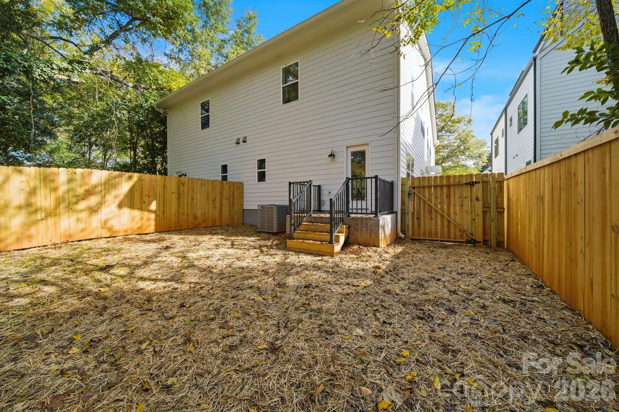 105 N Smallwood Place — Charlotte