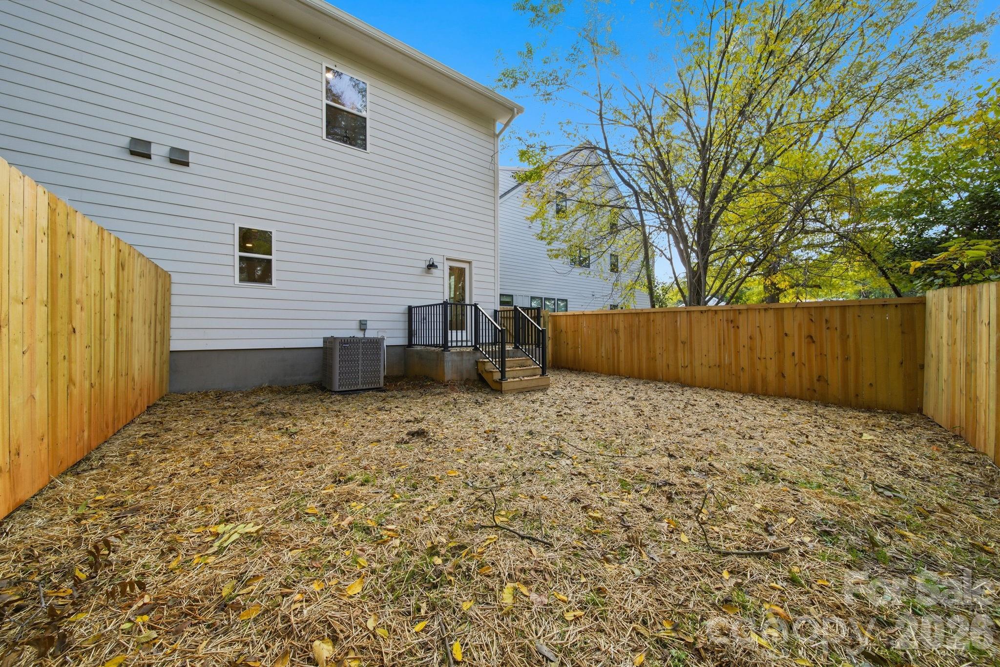 105 N Smallwood Place — Charlotte