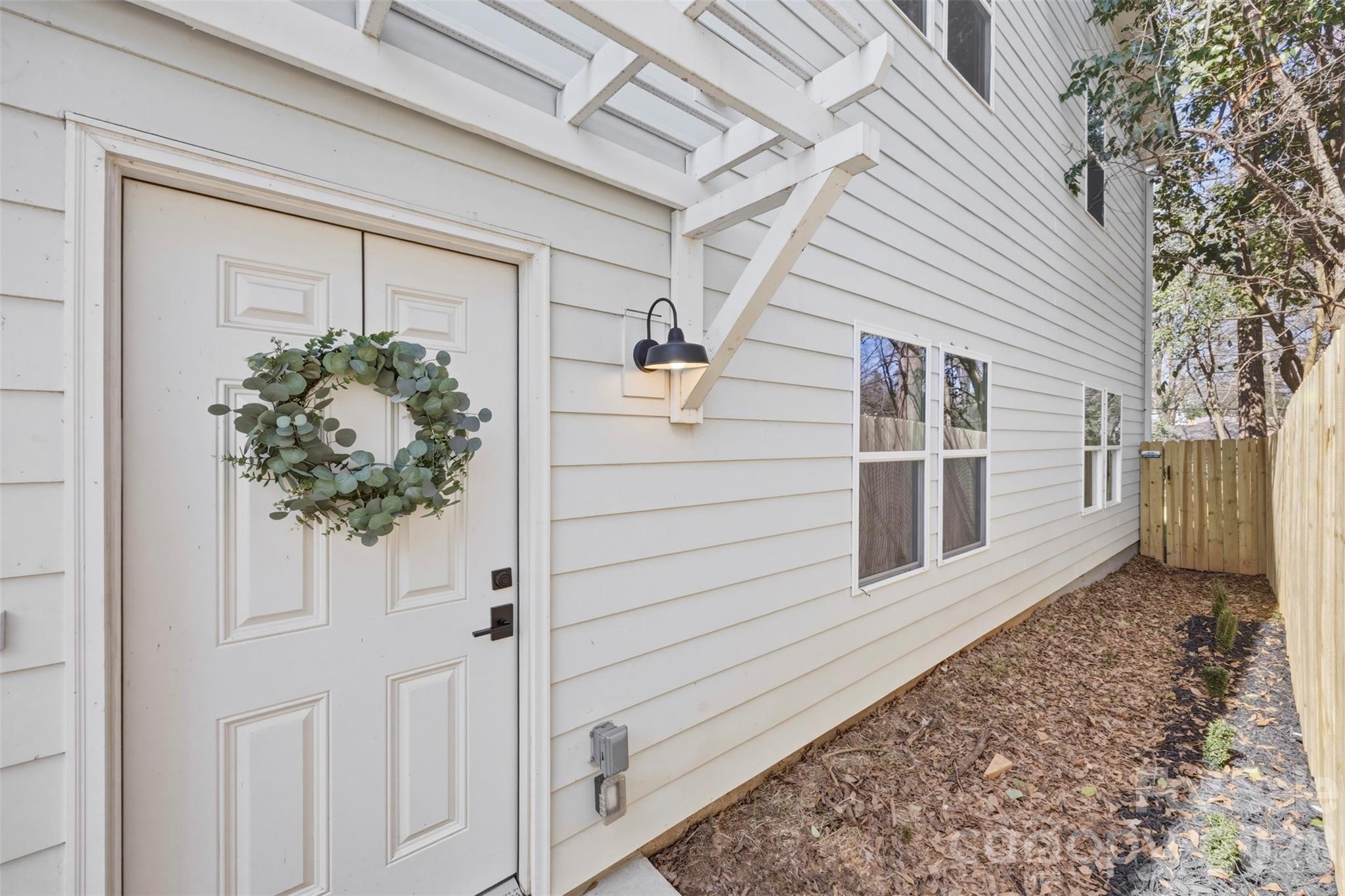 105 N Smallwood Place — Charlotte